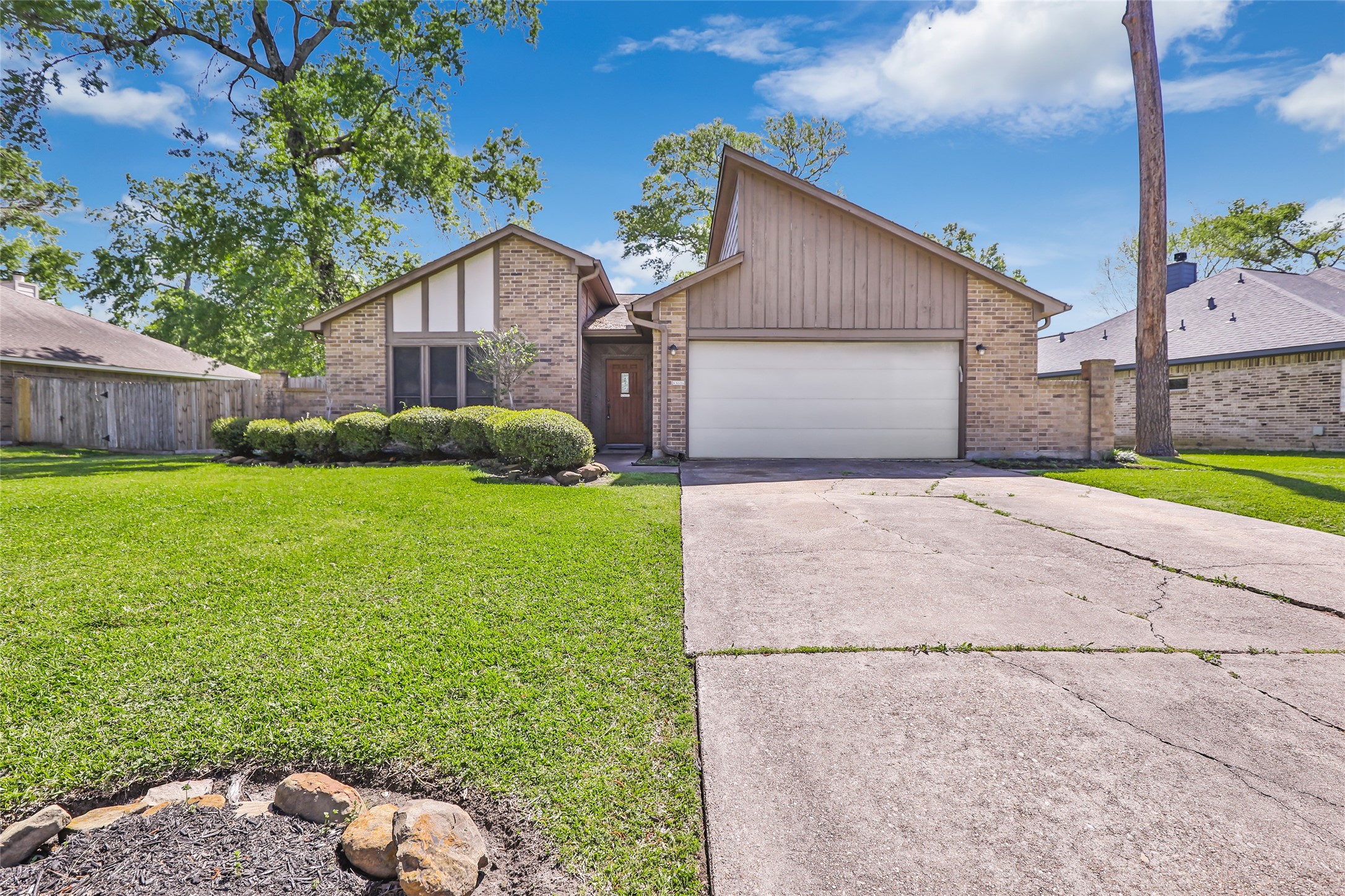16002 Castaway Court Property Photo