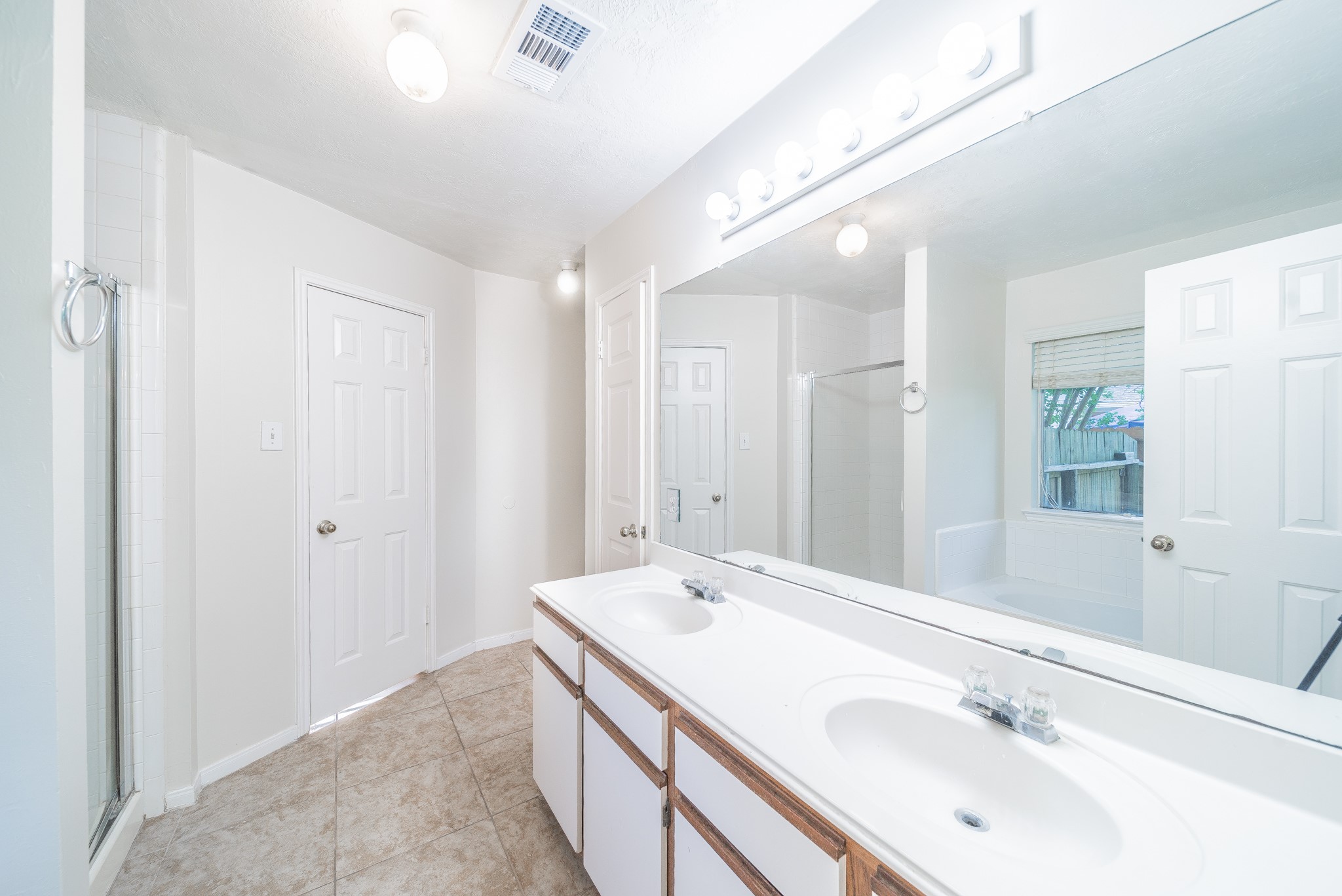 16019 Hilton Head Lane Property Photo 11
