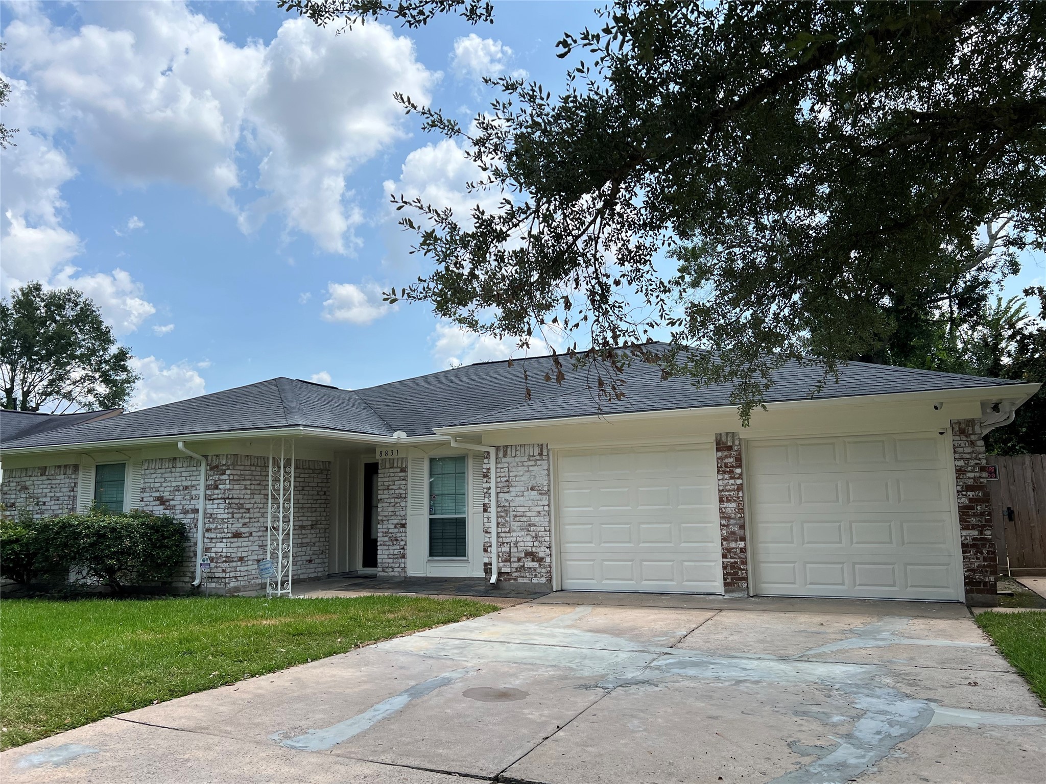 8831 Hendon Ln Property Photo 1