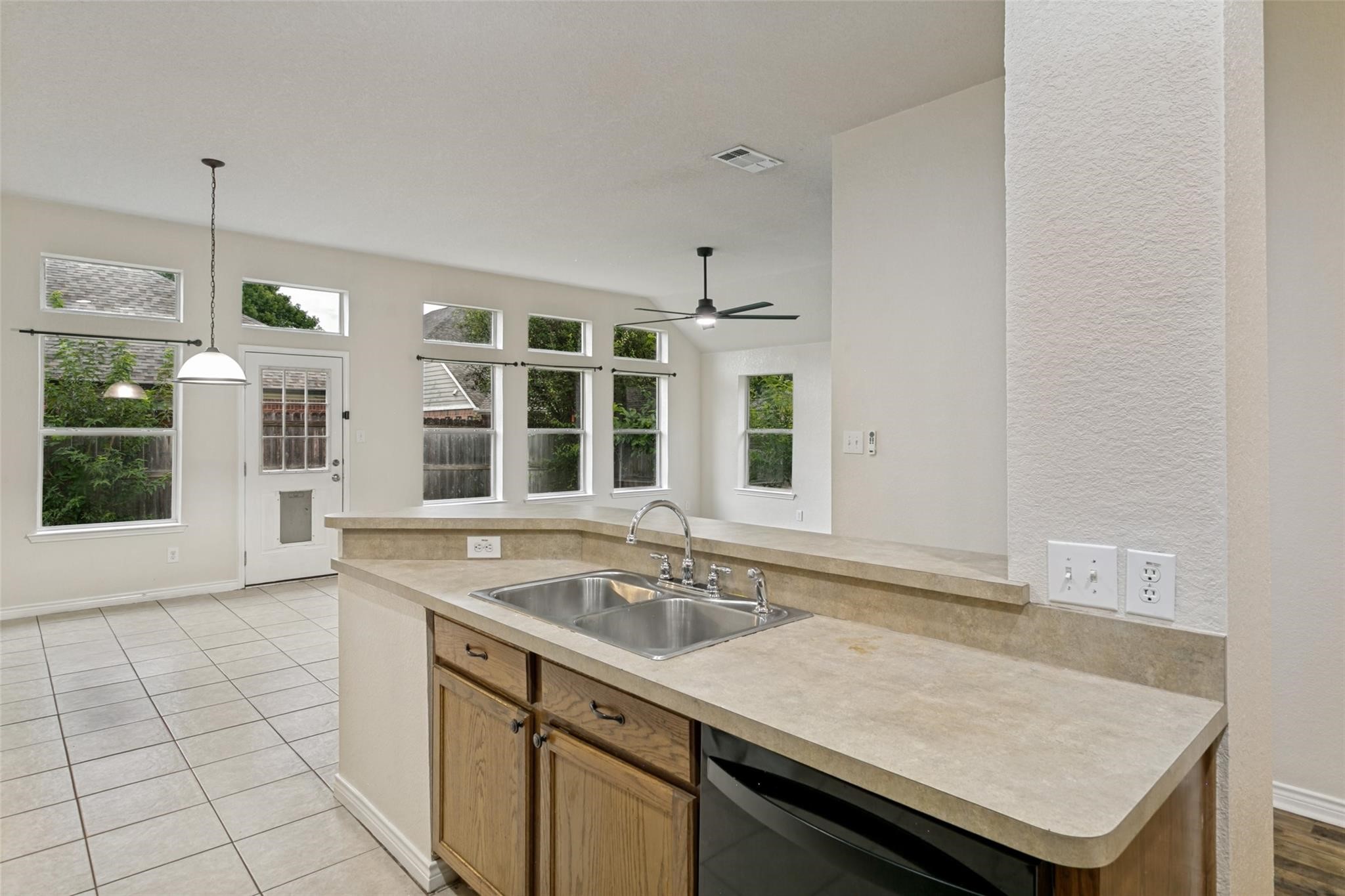 908 Dogwood Drive Property Photo 7