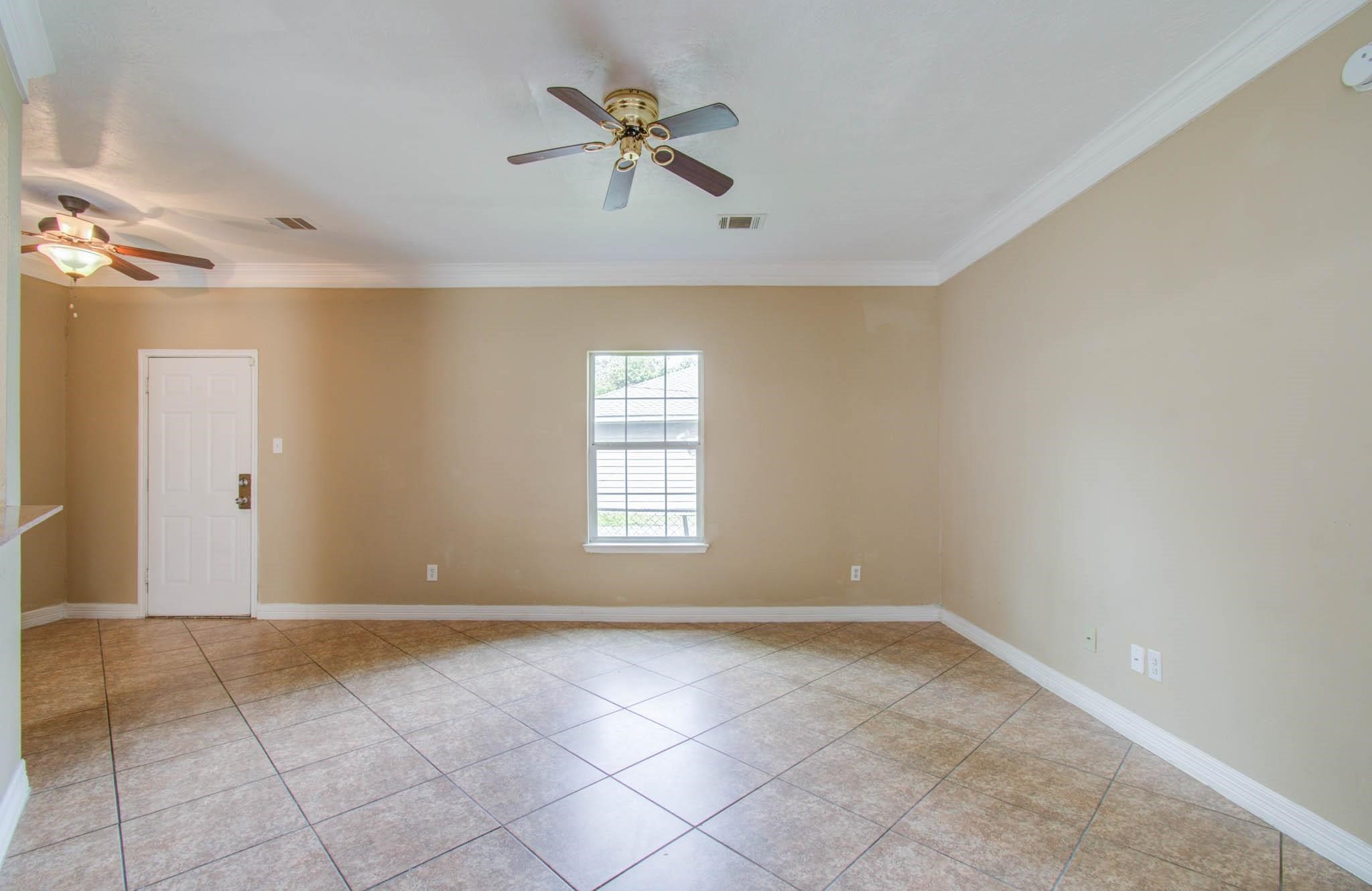 5016 Higgins Street Property Photo 5