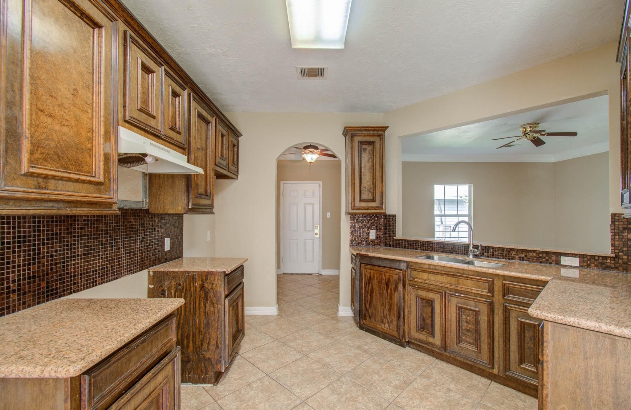 5016 Higgins Street Property Photo 7