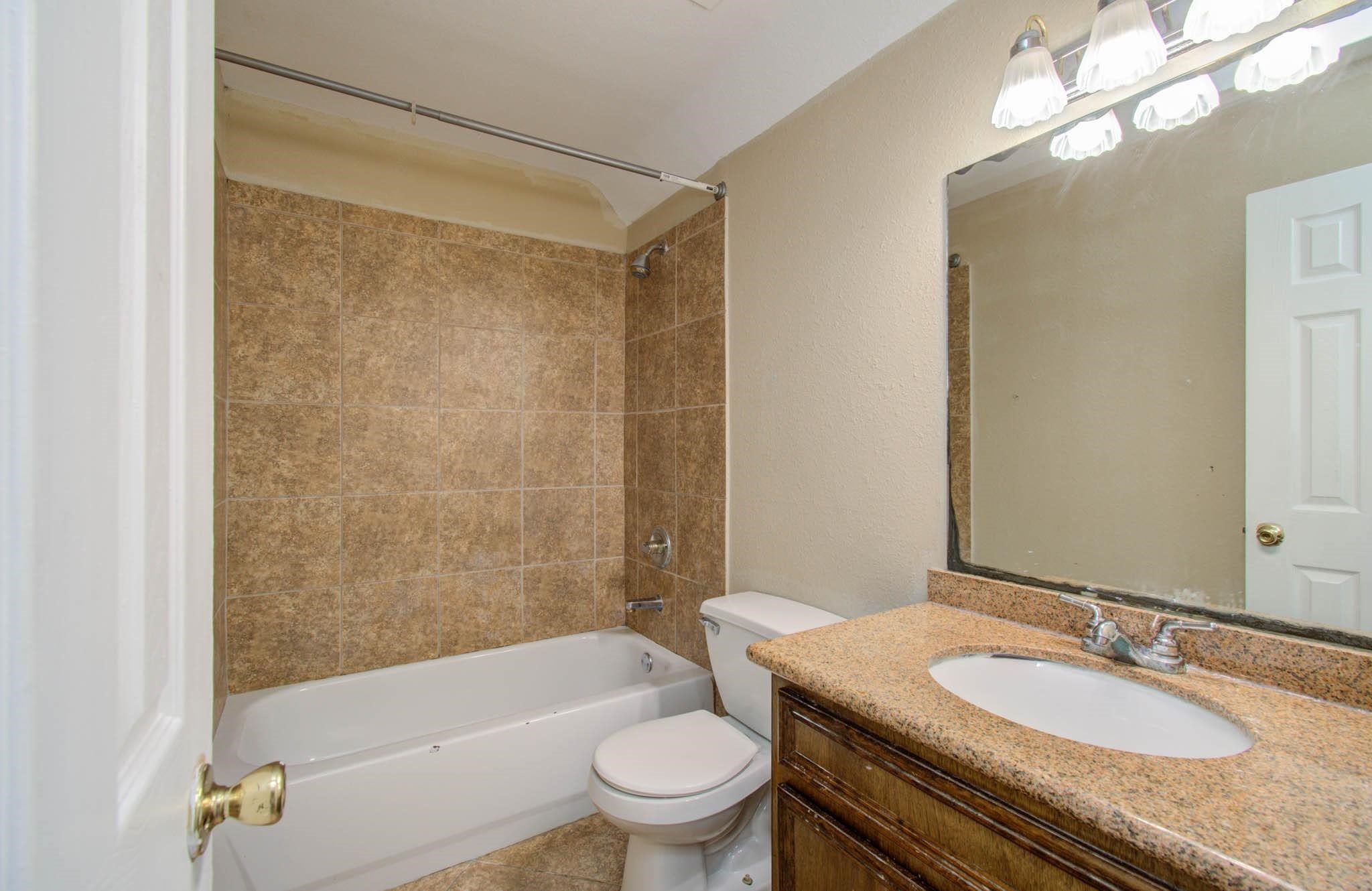 5016 Higgins Street Property Photo 15