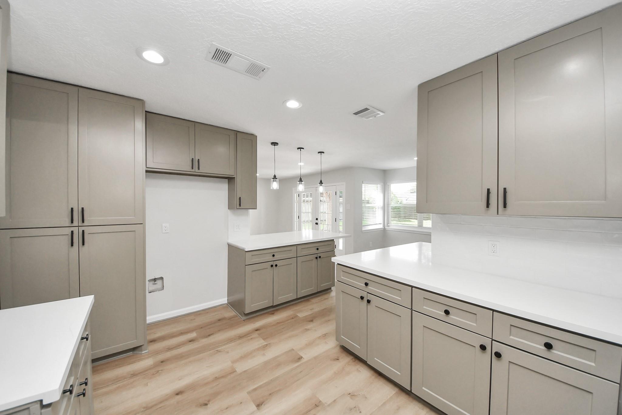 6015 Mcknight Street, Houston Tx 77035 Property Photo 8