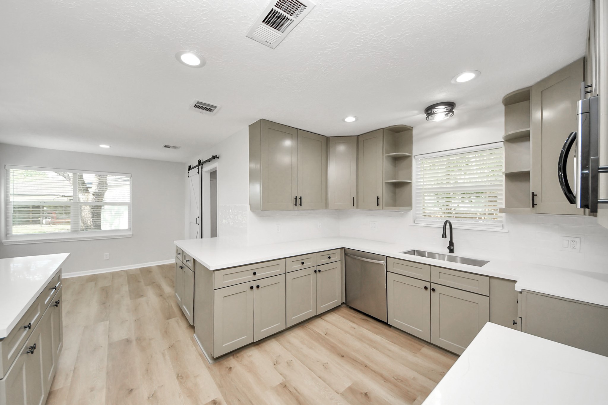 6015 Mcknight Street Property Photo 25