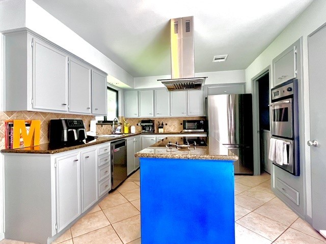 1702 Cherry Bend Drive Property Photo 1