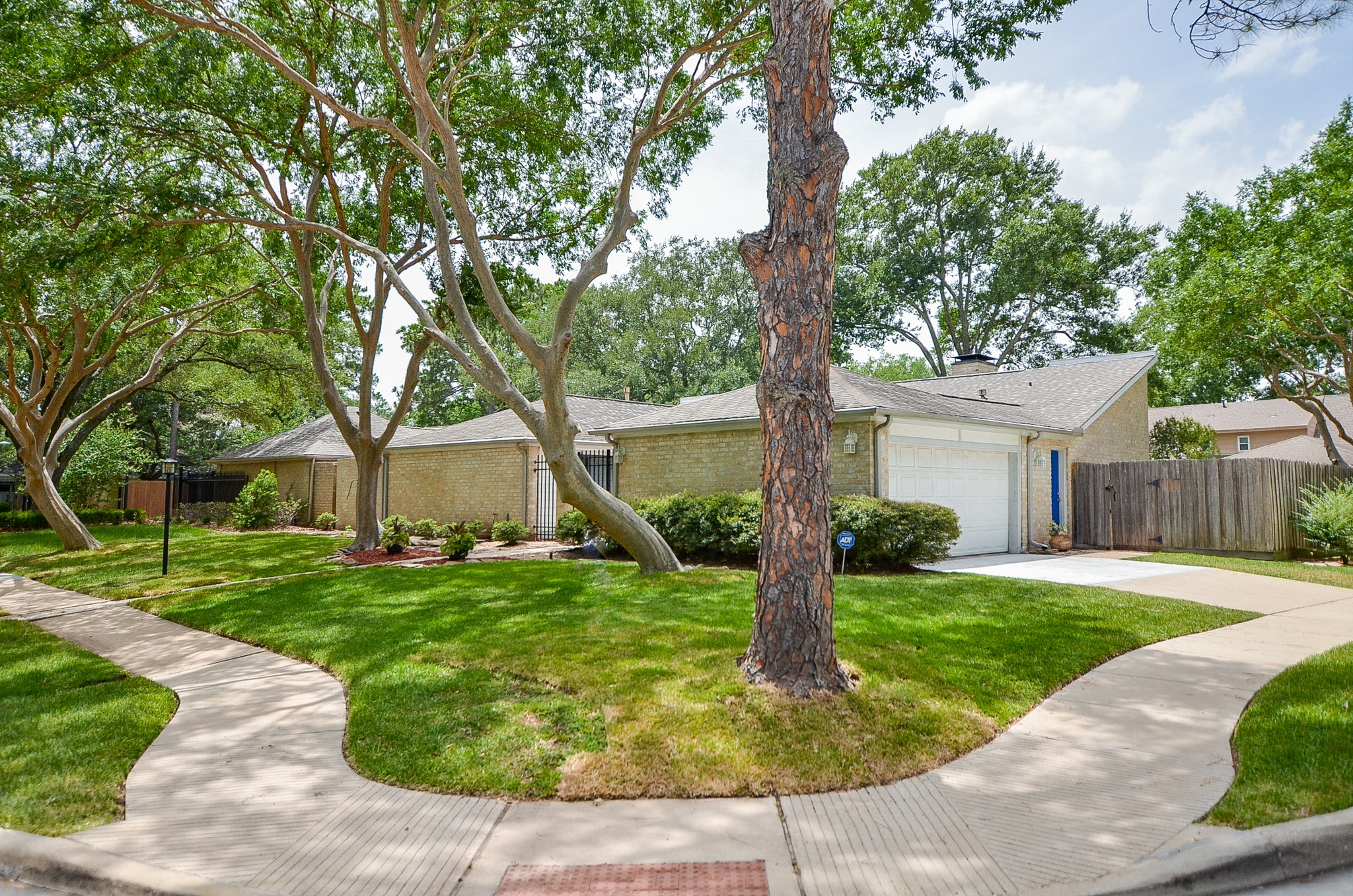1702 Cherry Bend Drive Property Photo 3