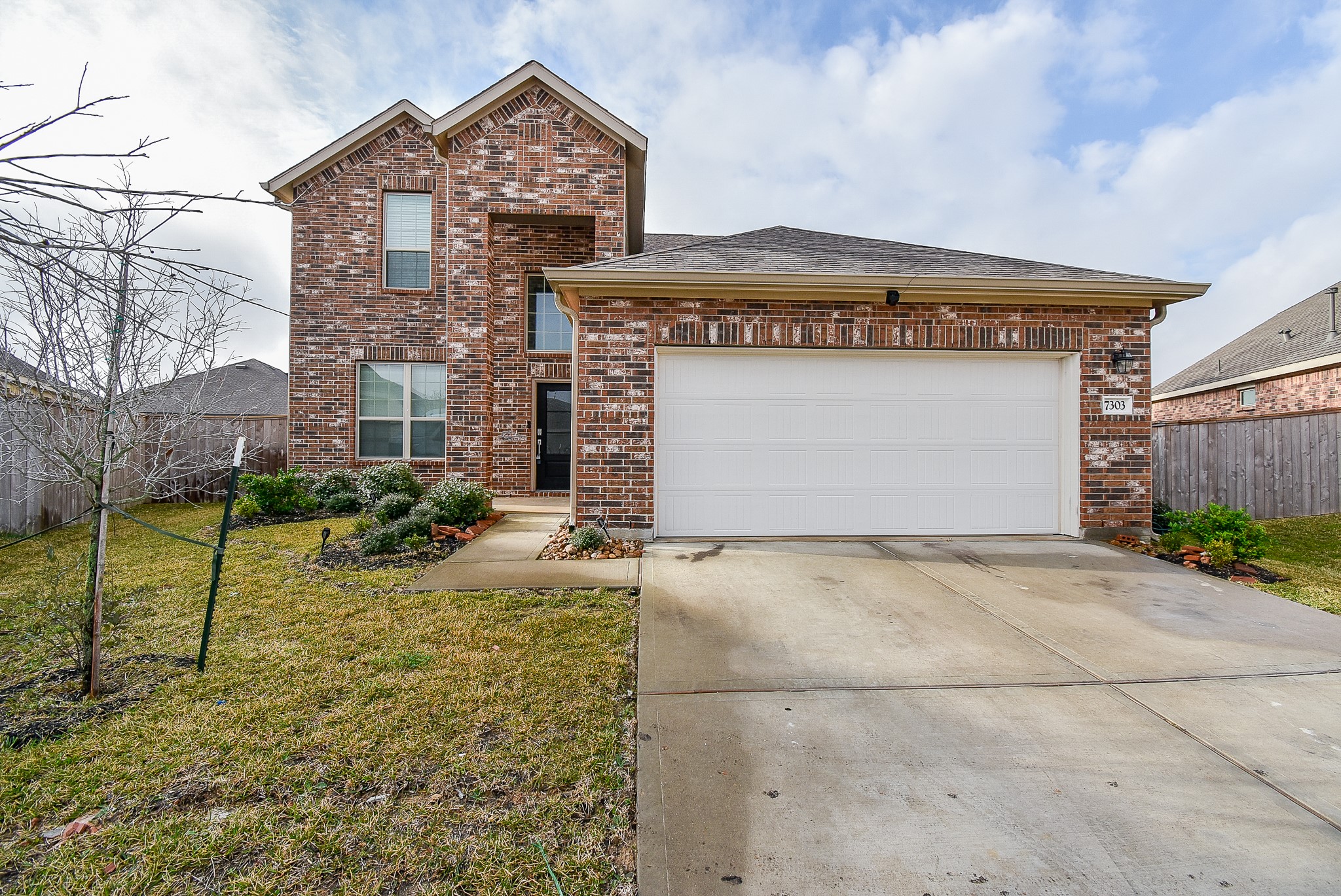 7303 Dover View Lane Property Photo 1