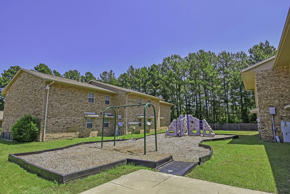 400 Pine Burr Ln Property Photo 2