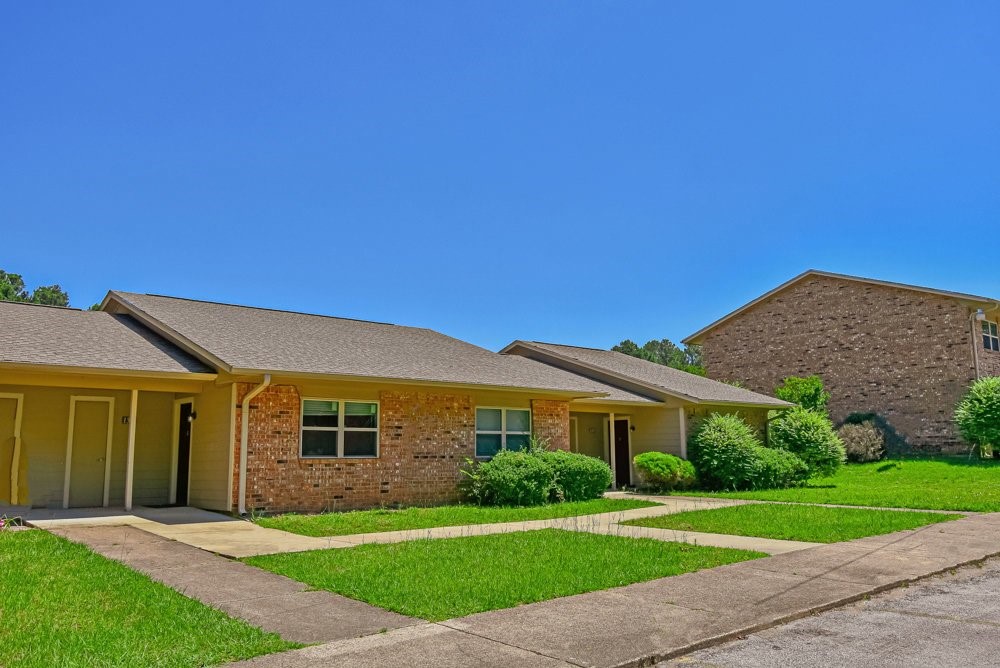 400 Pine Burr Ln Property Photo 3