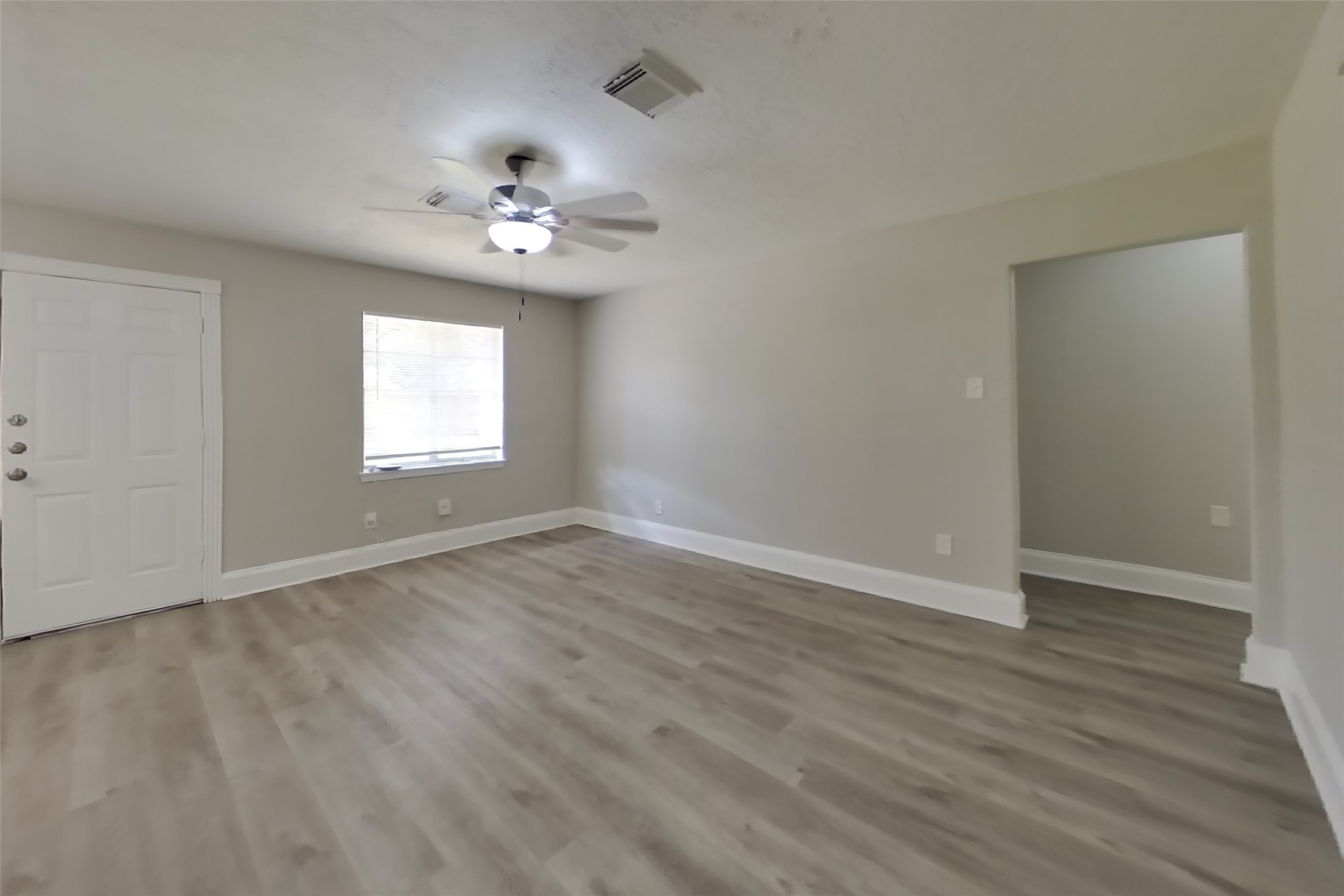 4427 Oakside Drive Property Photo 2