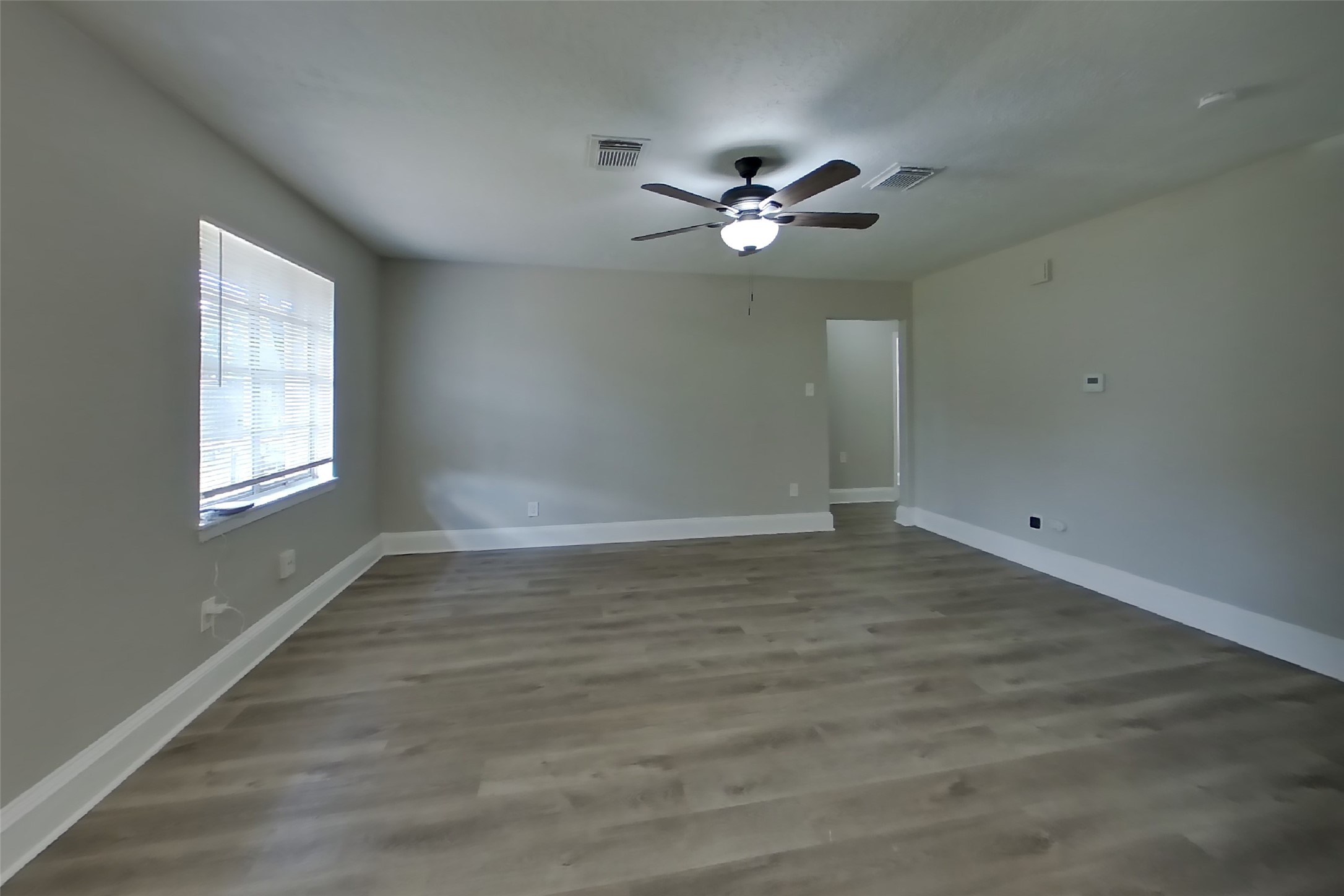 4427 Oakside Drive Property Photo 4