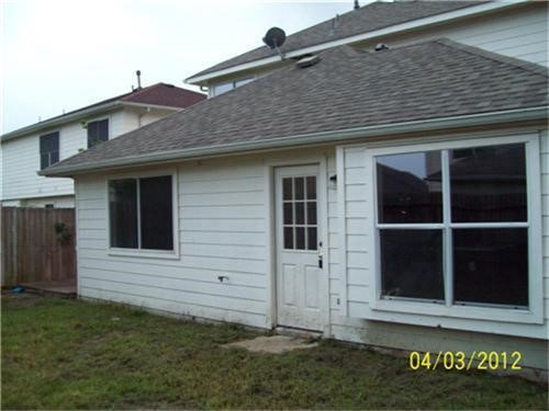4702 Daisy Meadow Drive Property Photo 2