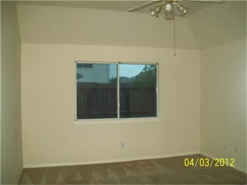 4702 Daisy Meadow Drive Property Photo 4