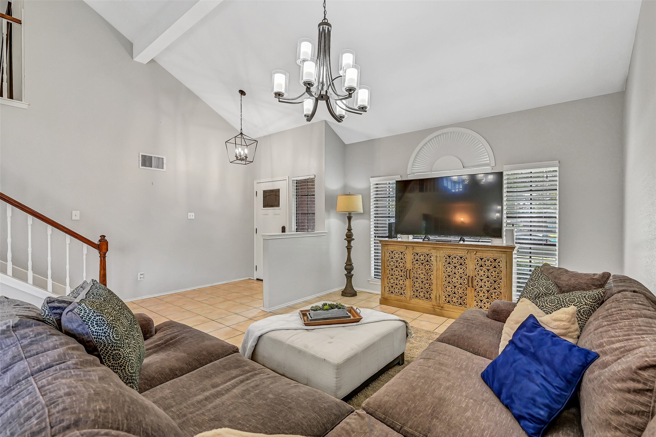 2205 S Mission Circle Property Photo 4