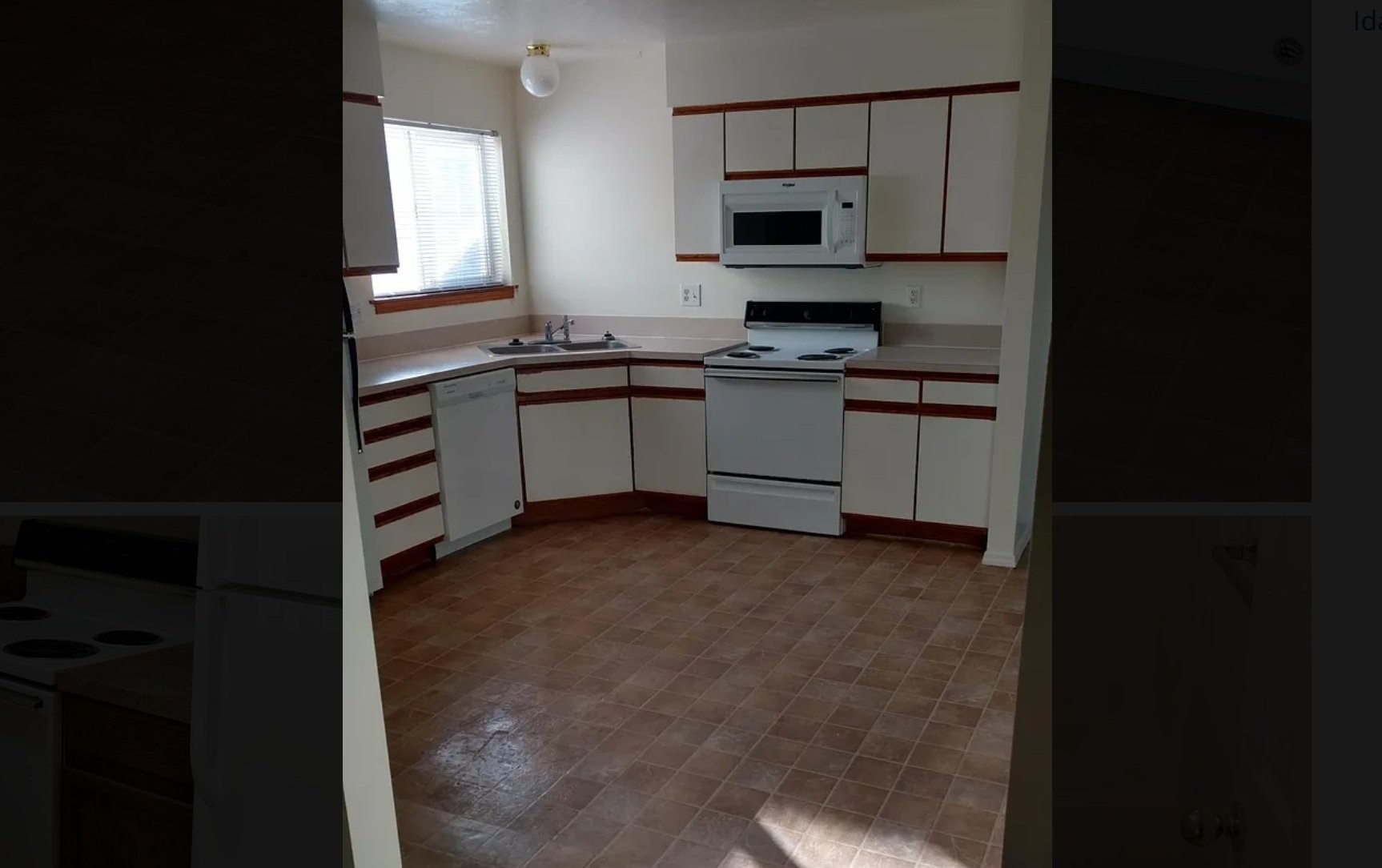 2135 Alan St Property Photo 5