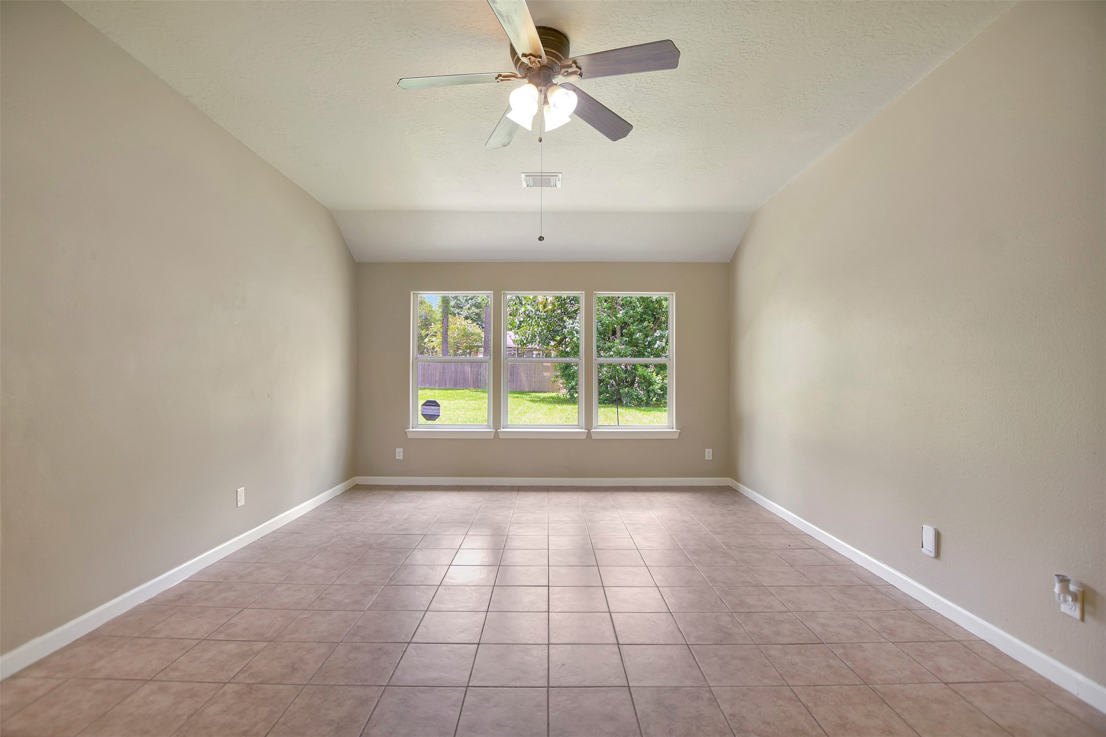 10731 Royal Terrell Drive Property Photo 5
