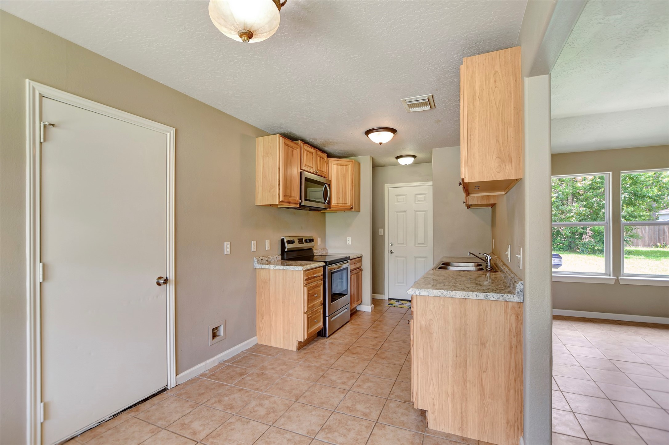 10731 Royal Terrell Drive Property Photo 9