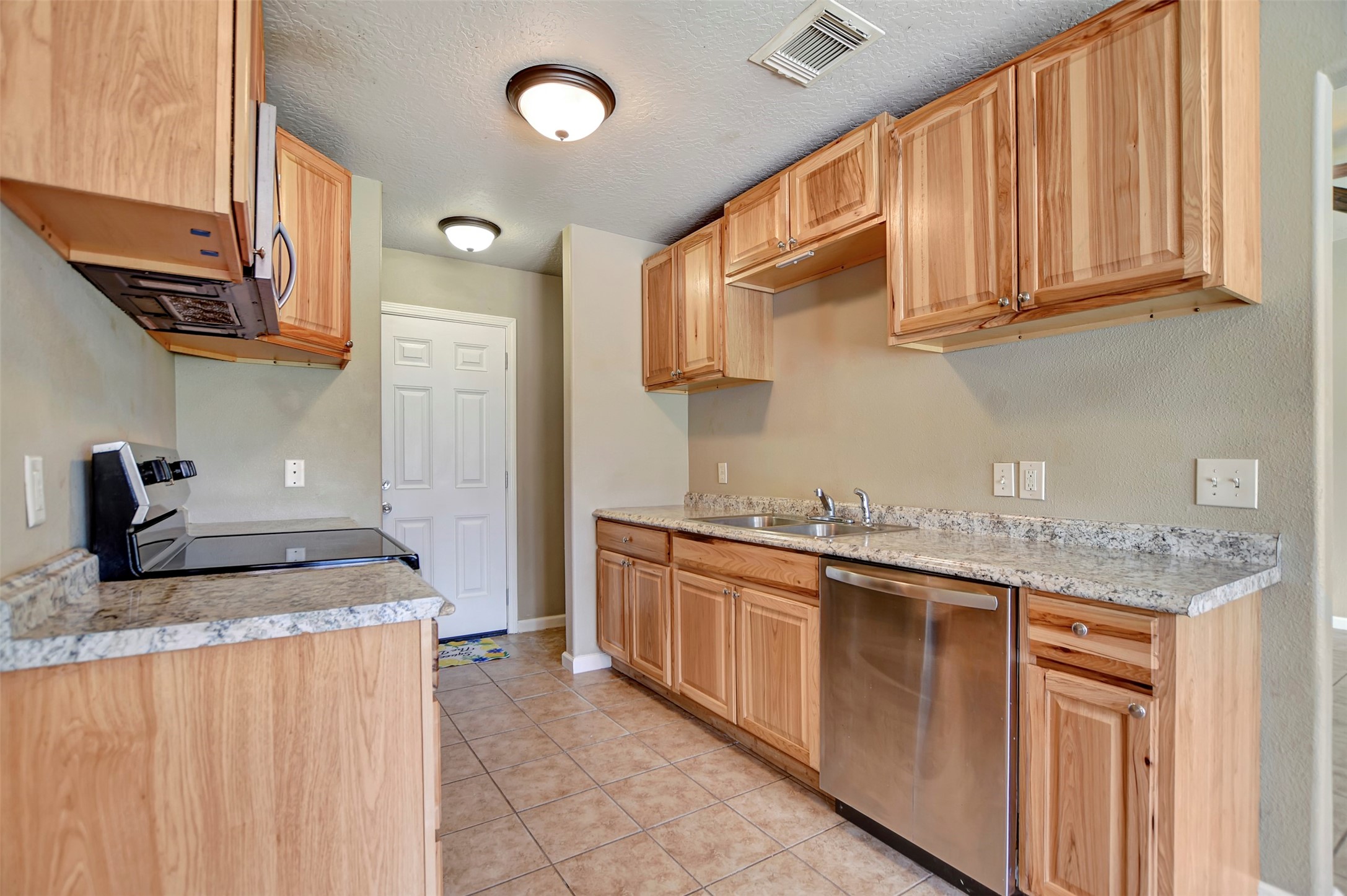 10731 Royal Terrell Drive Property Photo 13