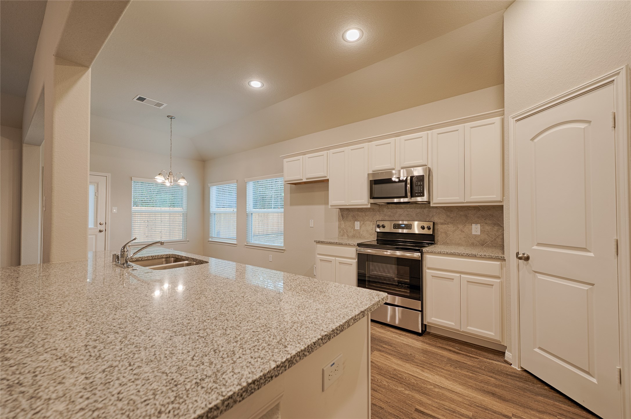 11028 Ondrea Property Photo 3