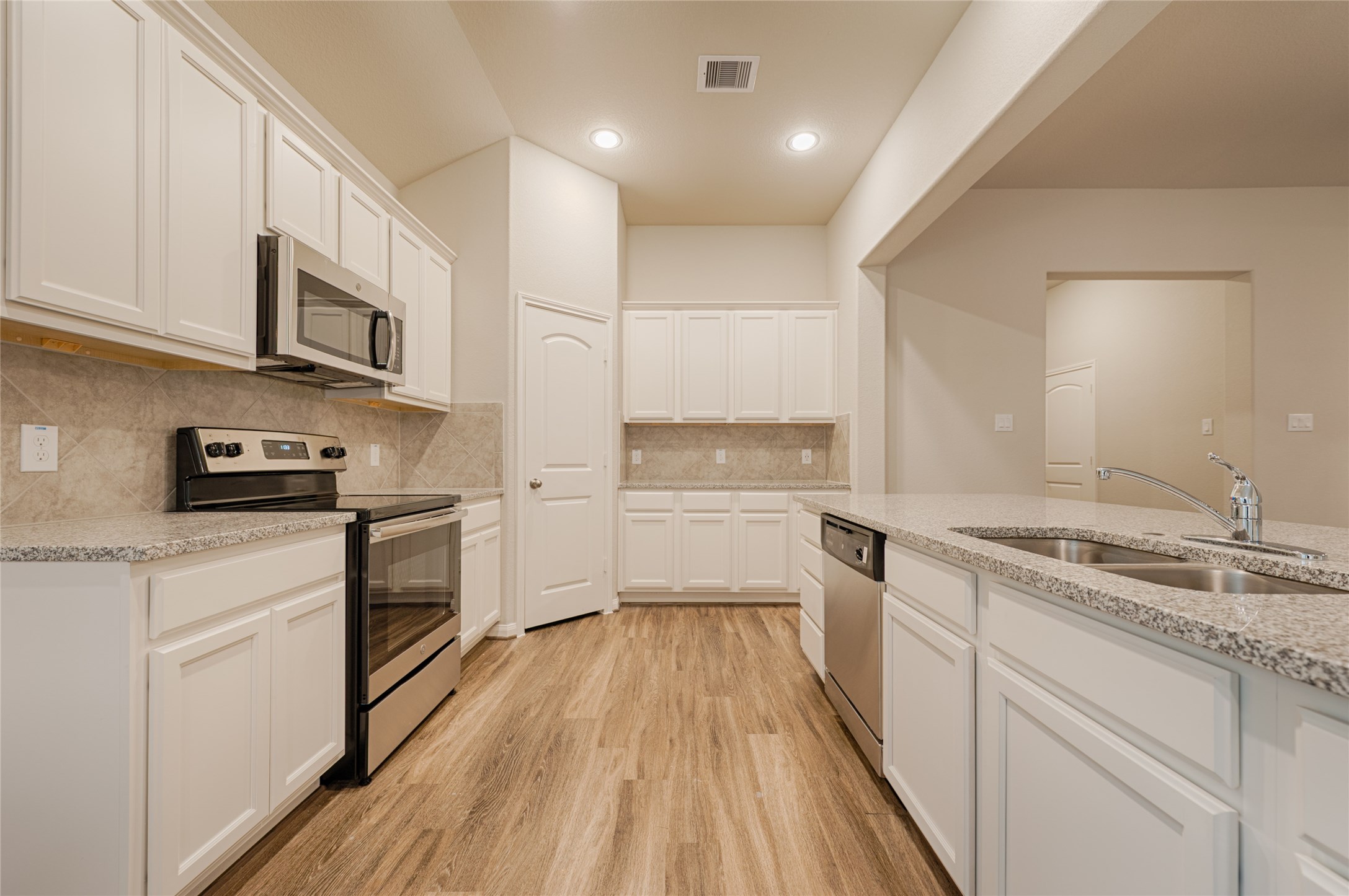 11028 Ondrea Property Photo 6