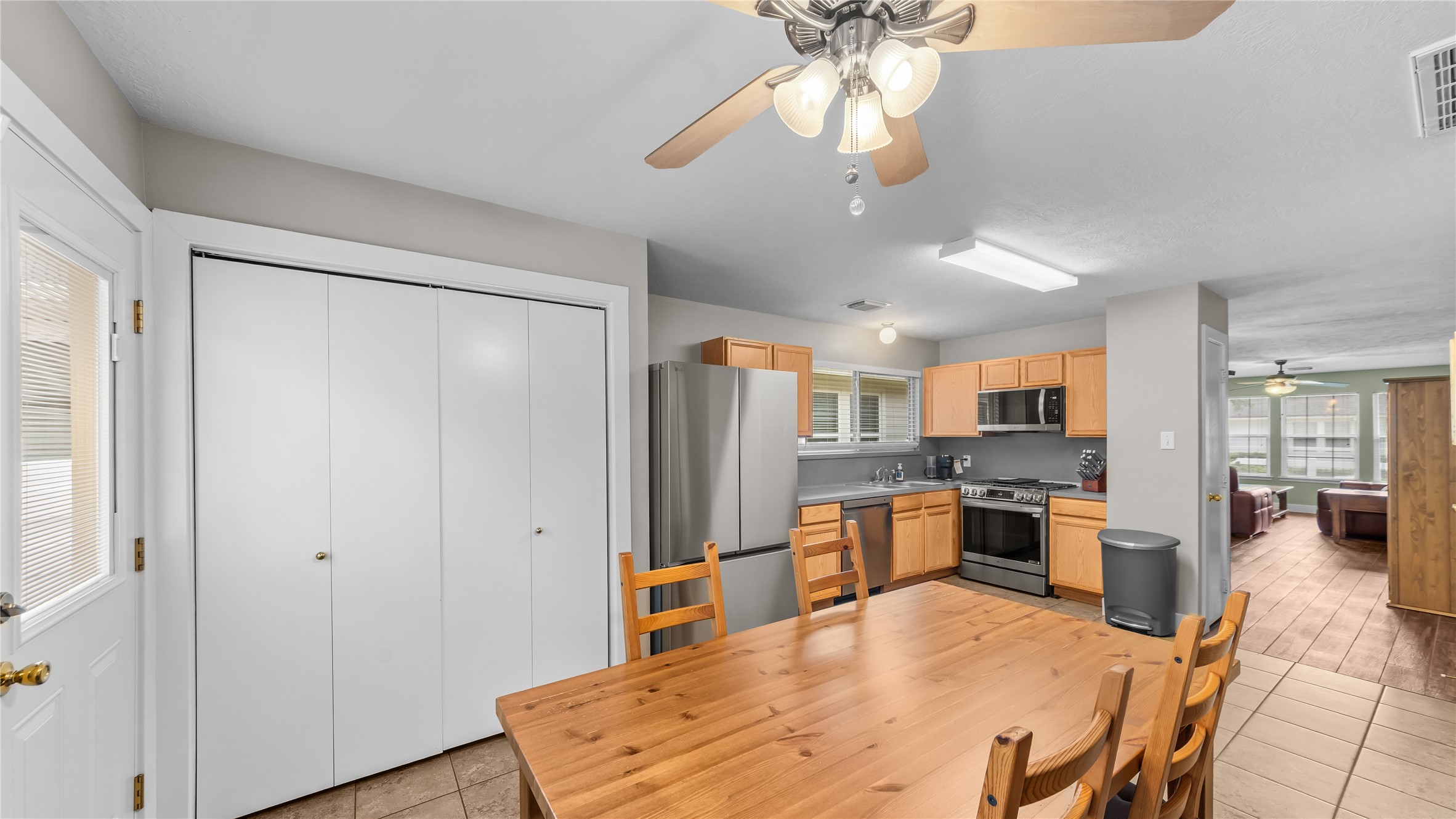 9906 Farrell Drive Property Photo 8