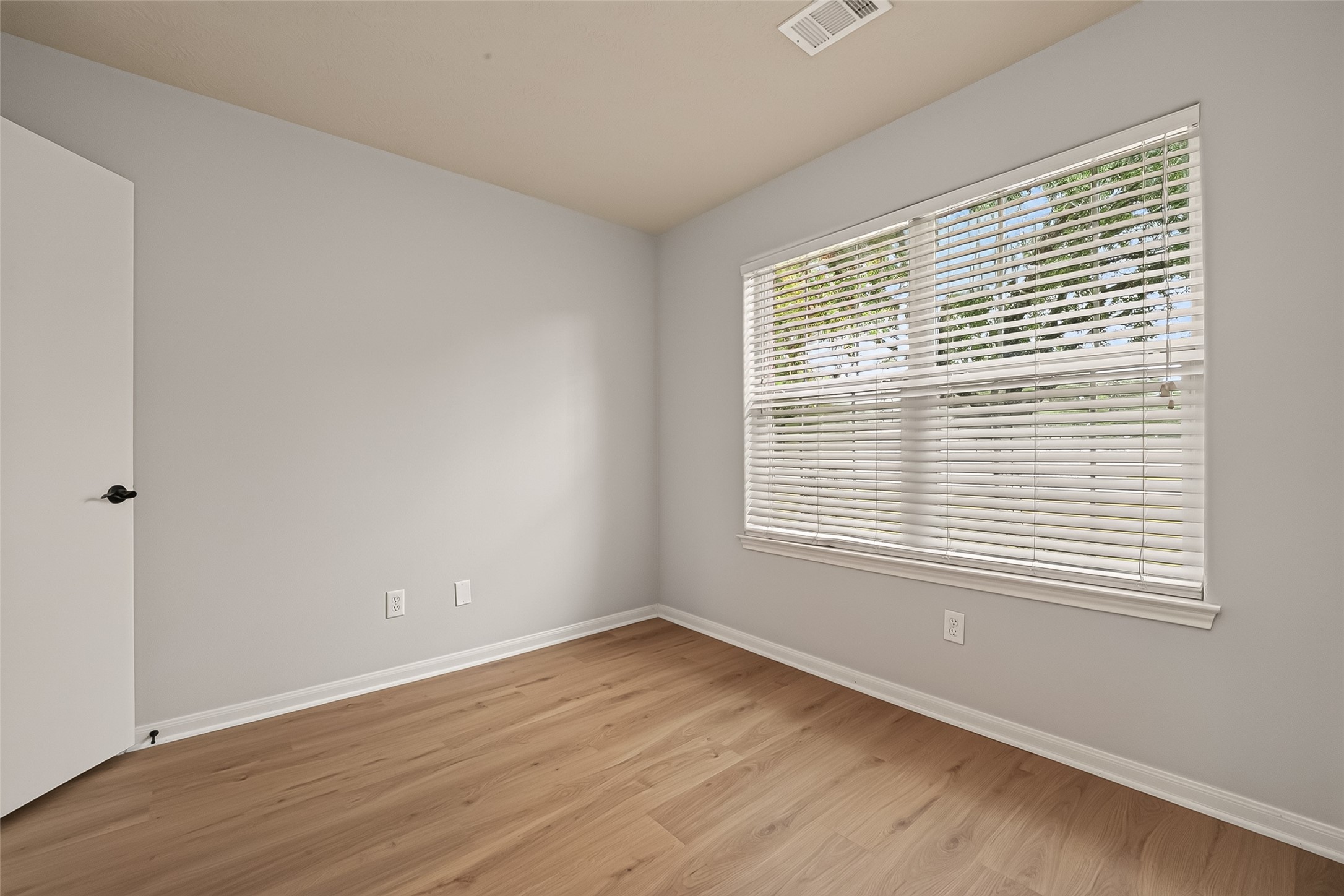 16299 Hidden Deer Lane Property Photo 11