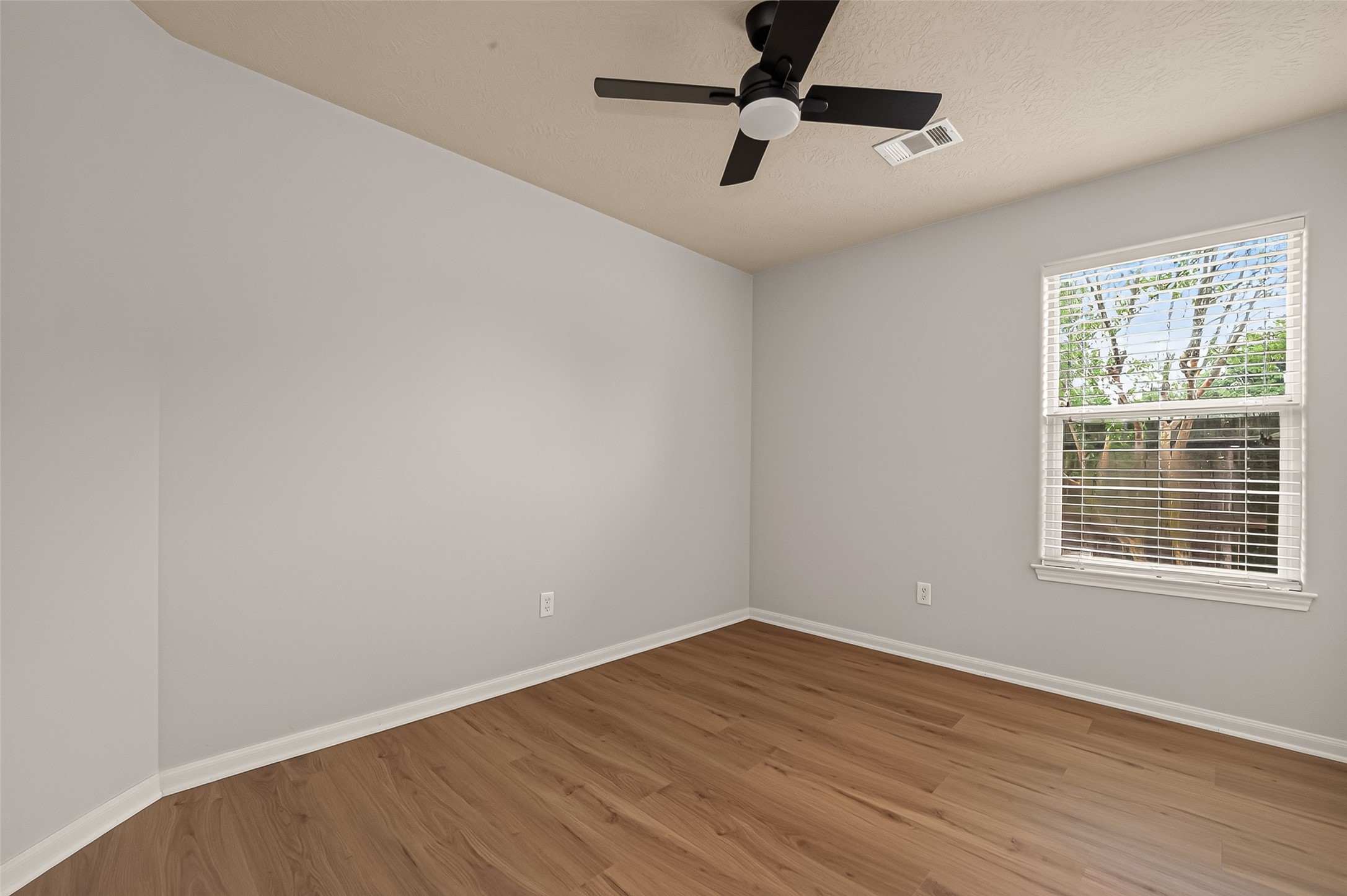 16299 Hidden Deer Lane Property Photo 13