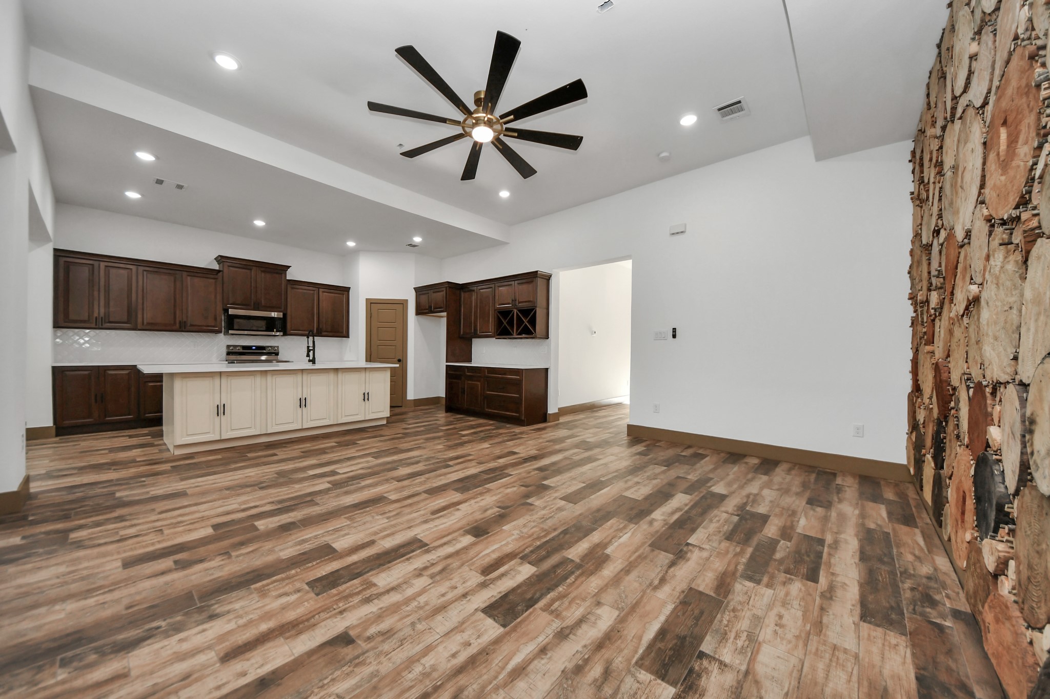 220 Laurel Drive Property Photo 1