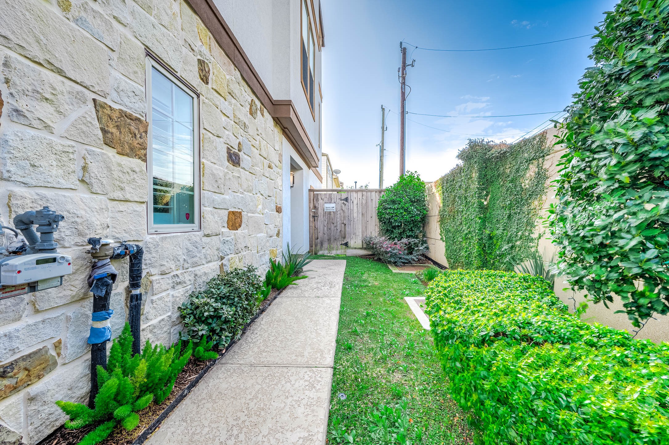 11027 Acorn Falls Drive Property Photo 8
