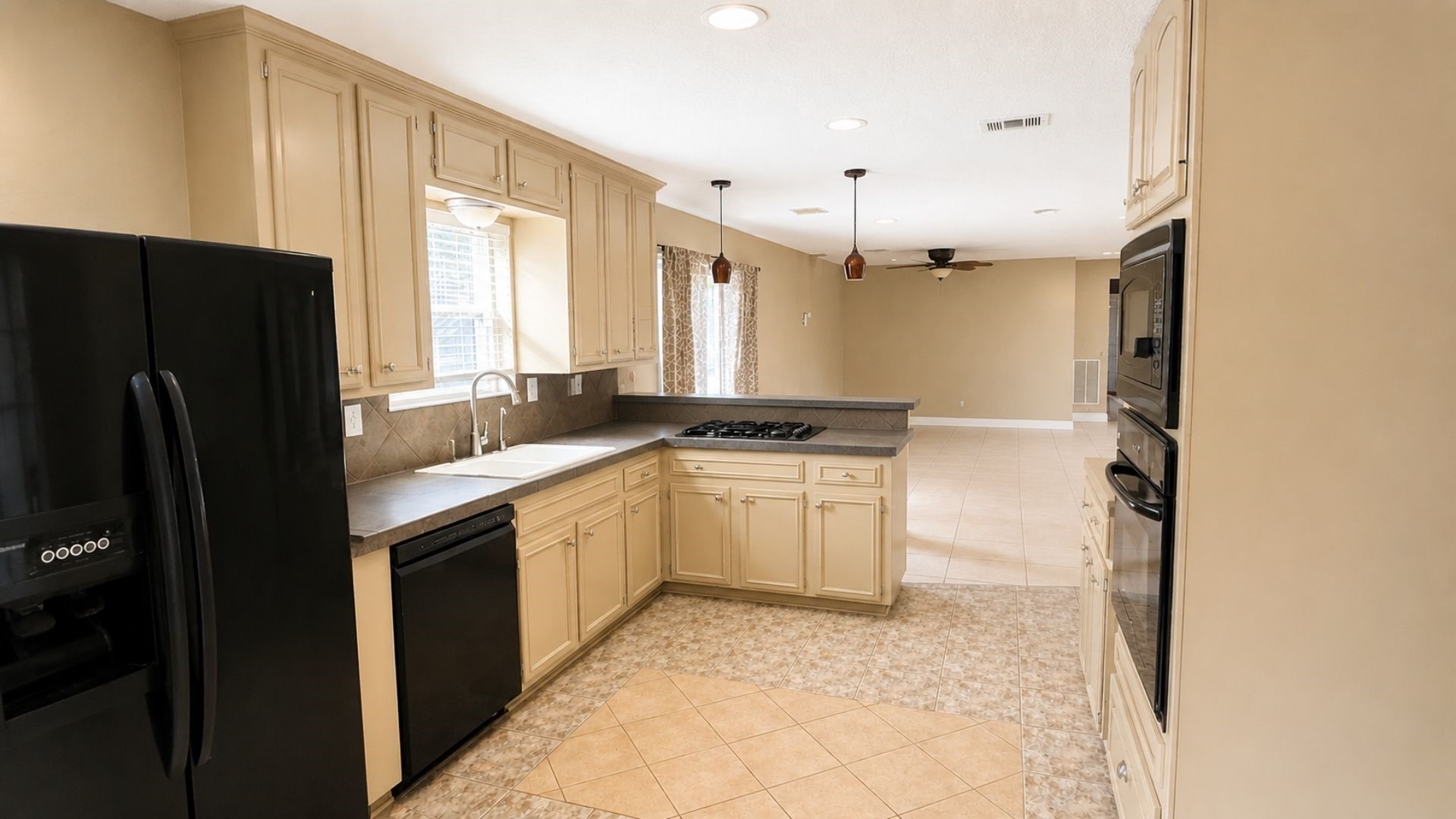 12718 Park Forest Drive Property Photo 5