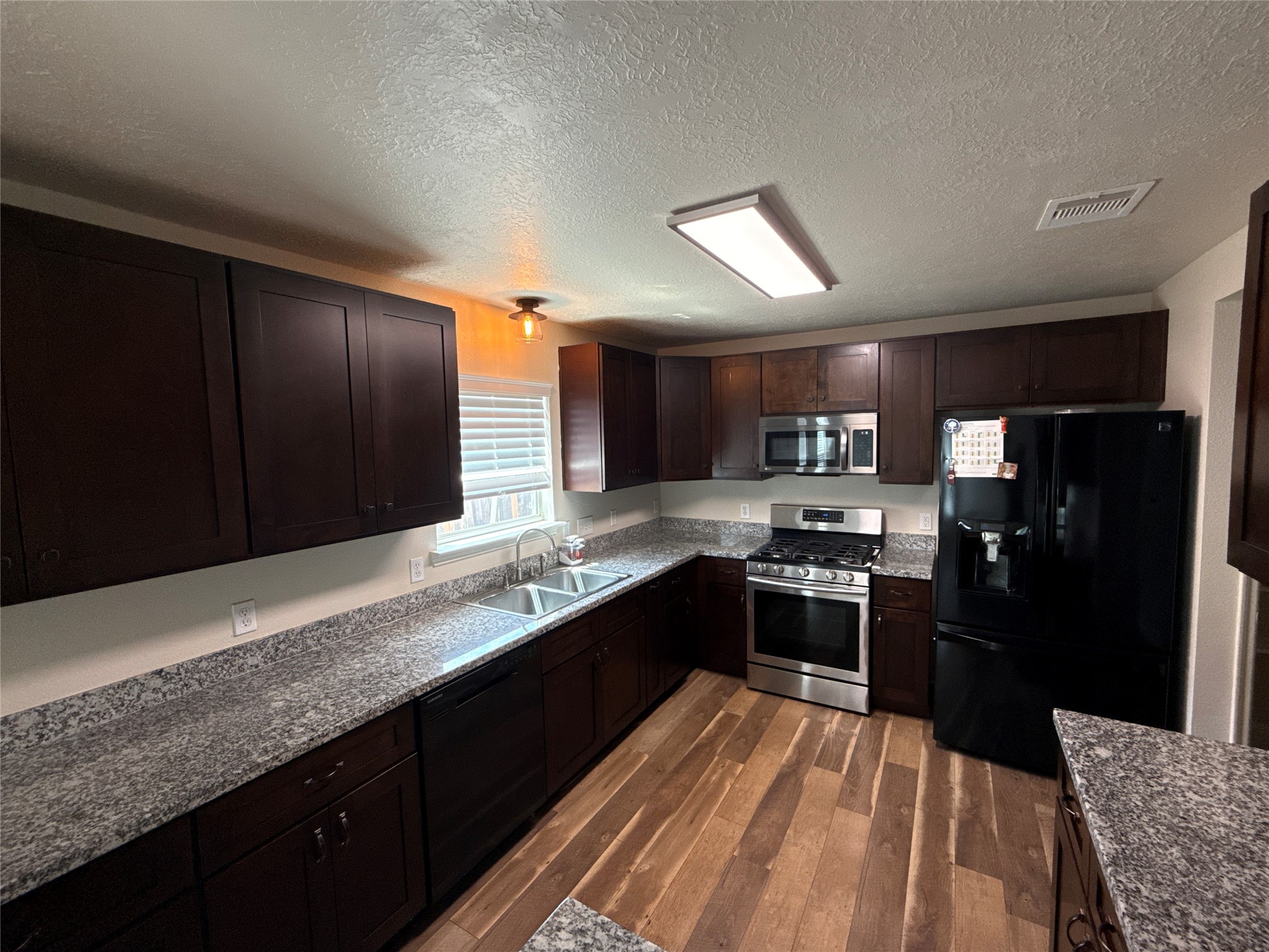 3115 Ribbon Creek Way Property Photo 7