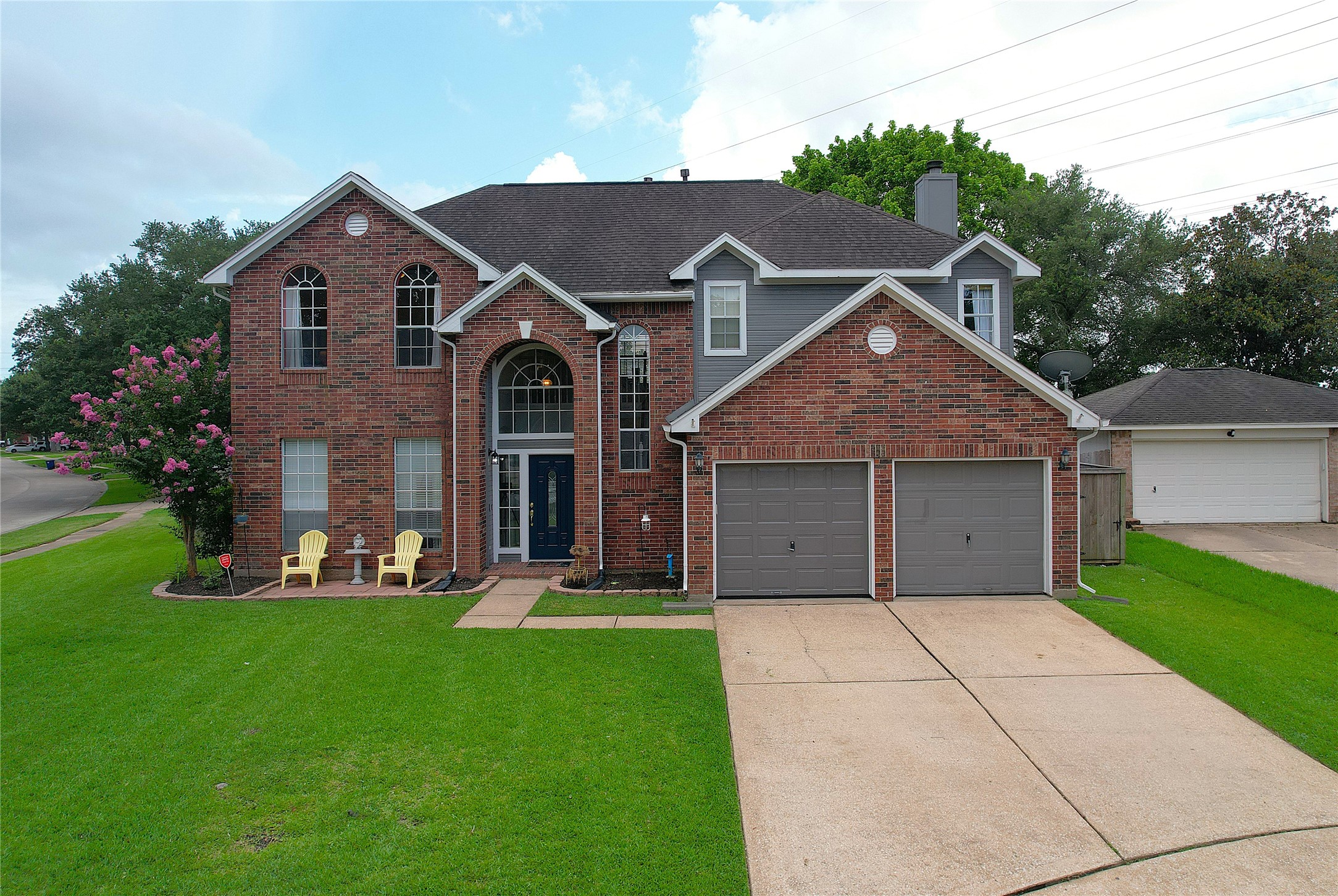 202 Oak Creek Circle Property Photo 1