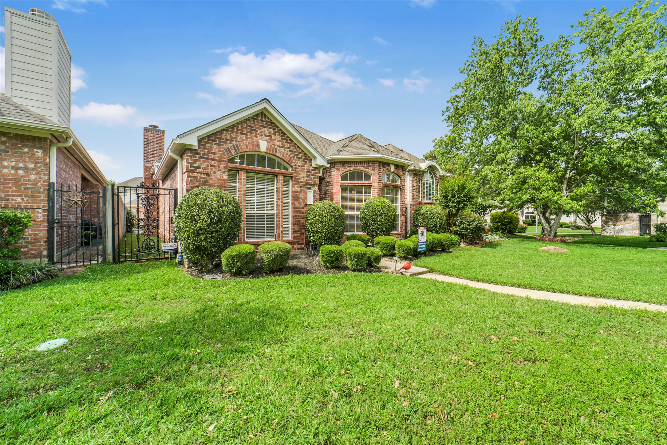 6885 Tournament Drive Property Photo 1