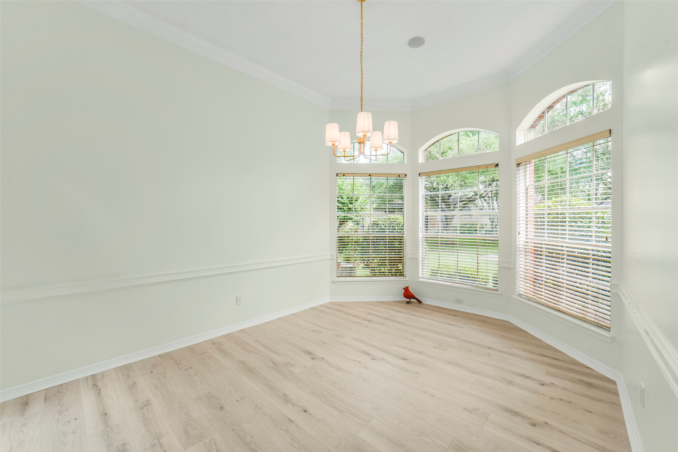6885 Tournament Drive Property Photo 4