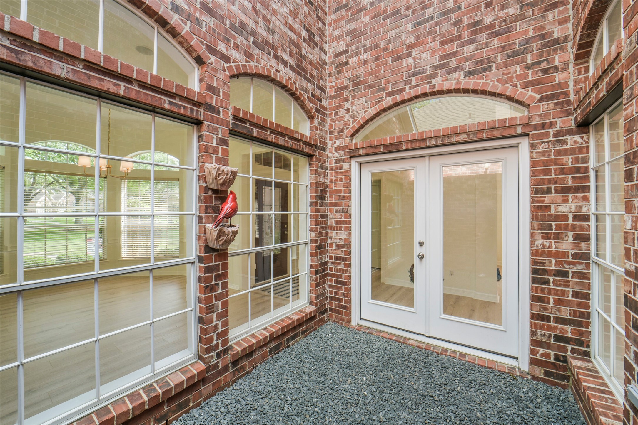 6885 Tournament Drive Property Photo 7