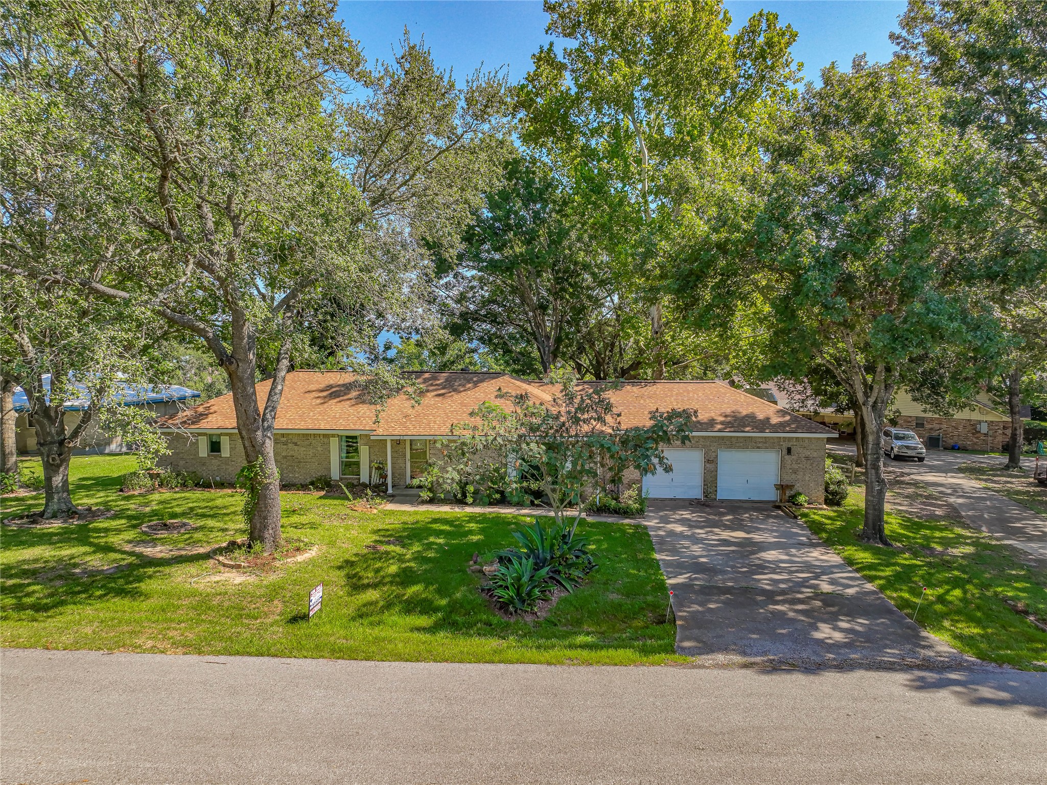 20 Valley Drive Property Photo 2