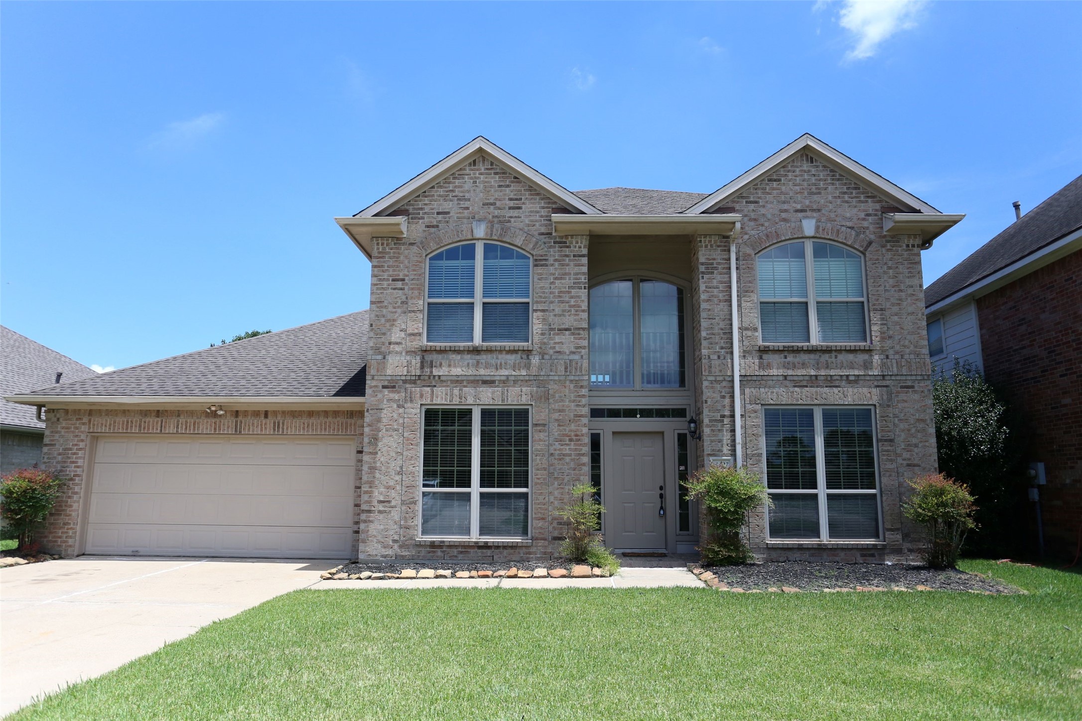 3327 Summerwood Lane Property Photo 1
