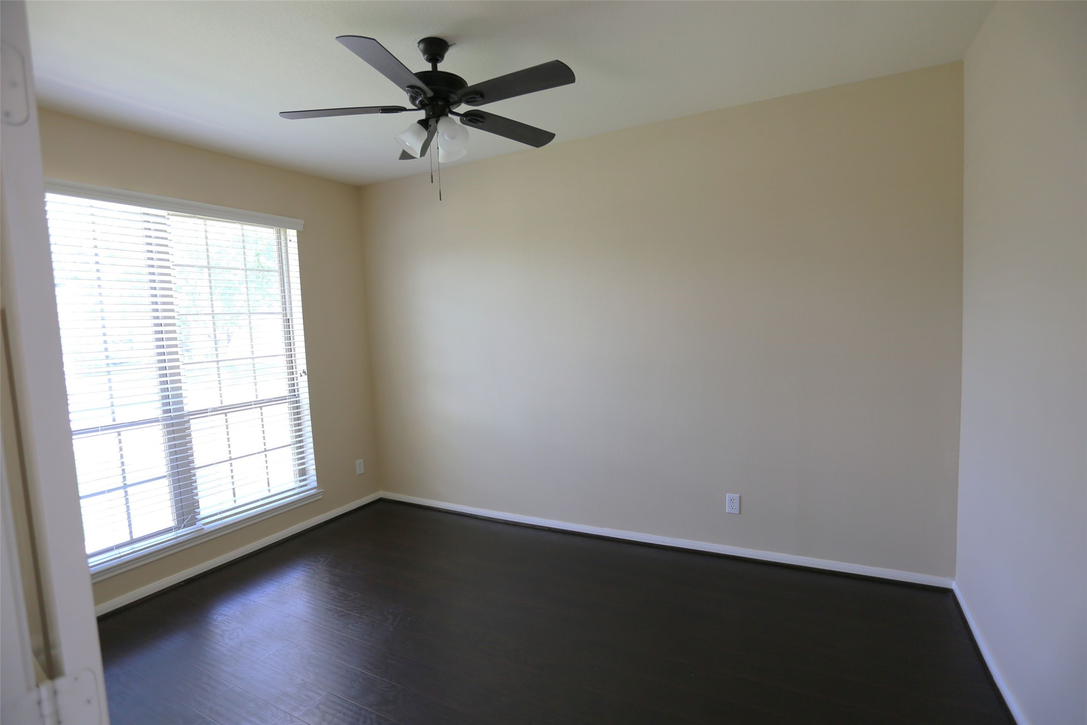 3327 Summerwood Lane Property Photo 3