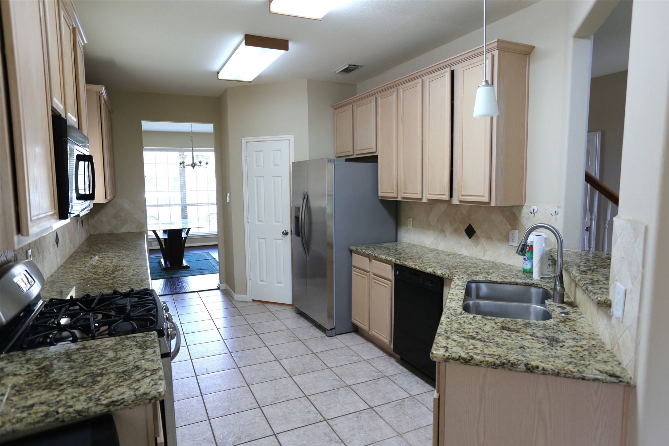 3327 Summerwood Lane Property Photo 7