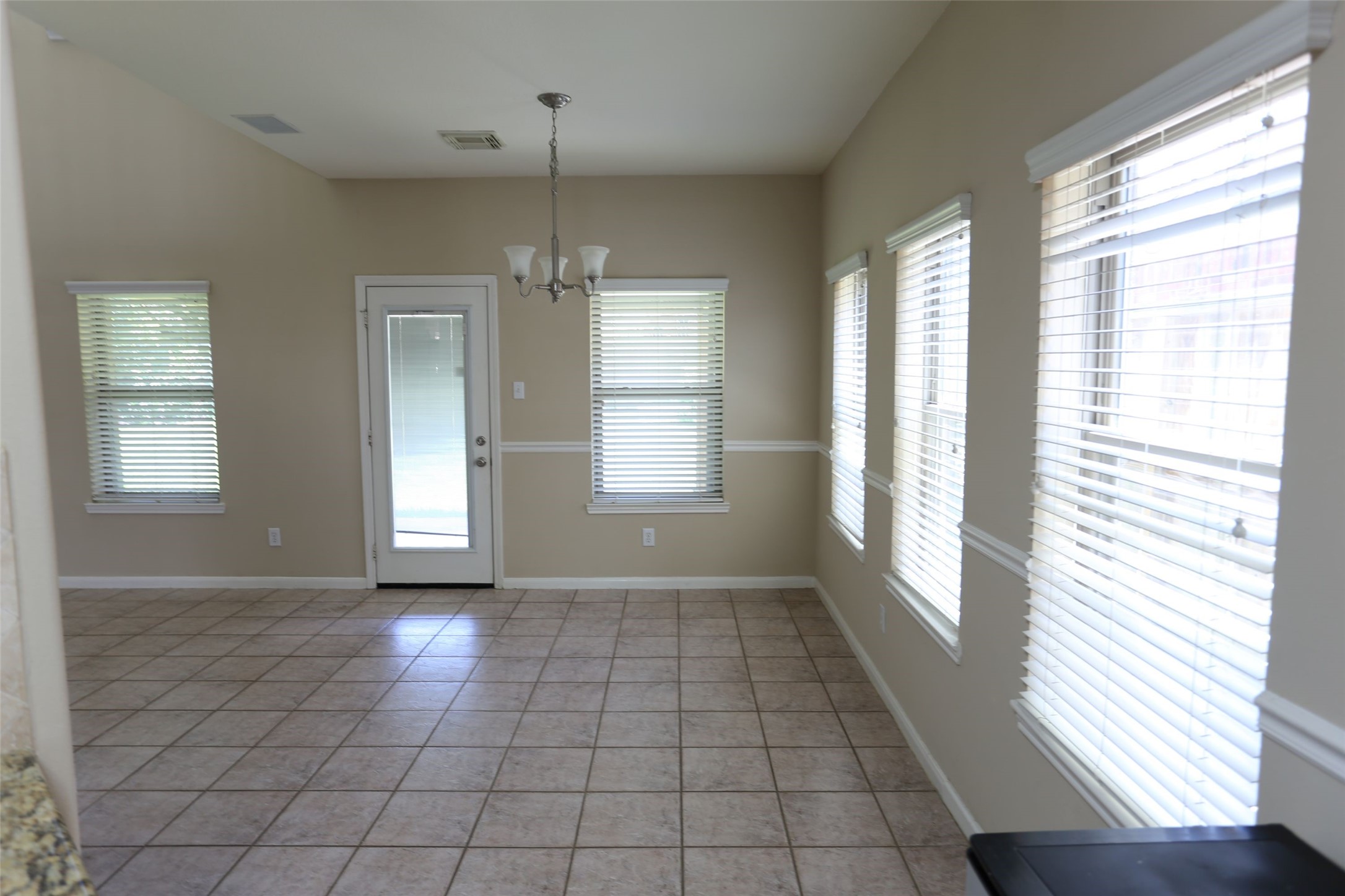 3327 Summerwood Lane Property Photo 9