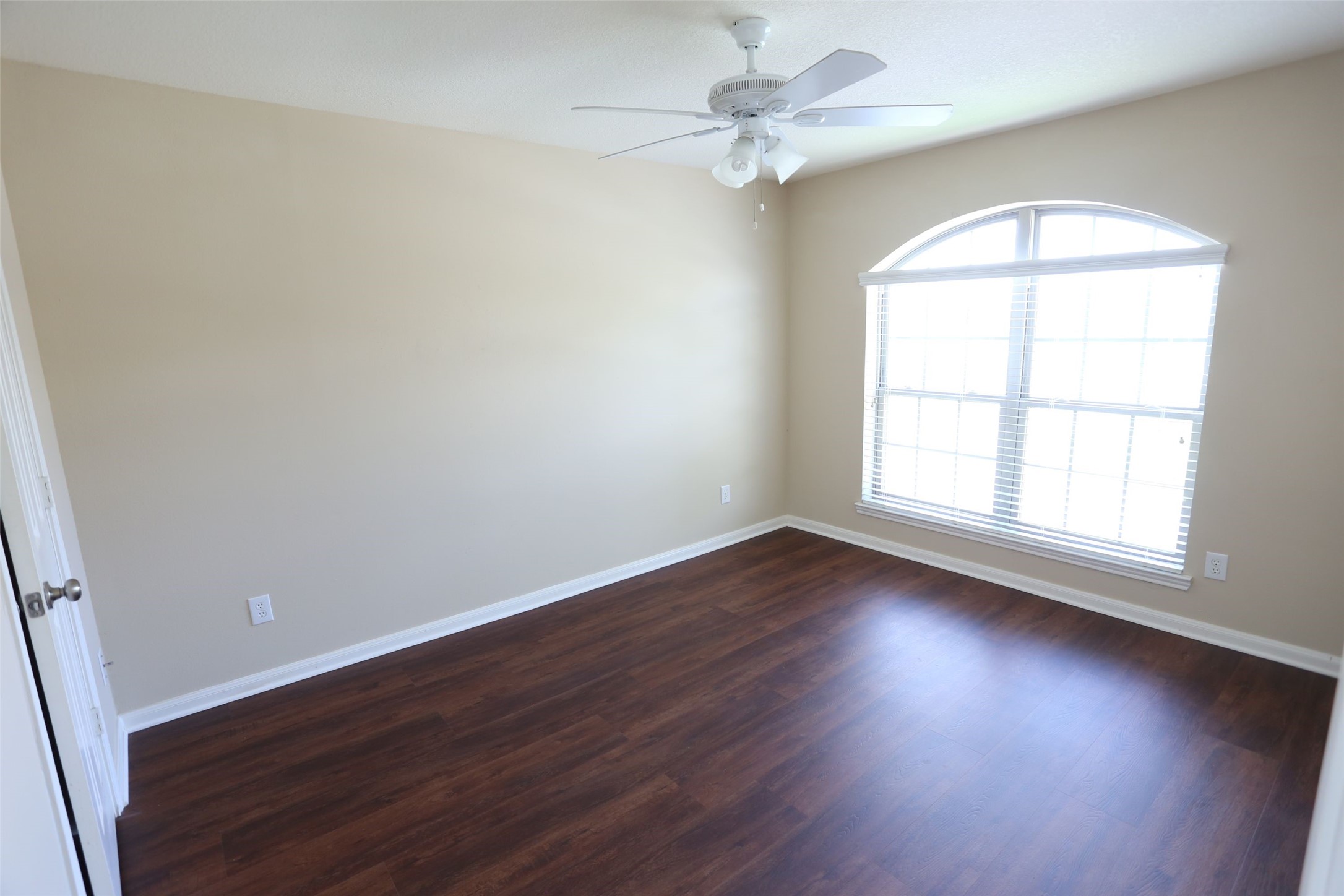 3327 Summerwood Lane Property Photo 18