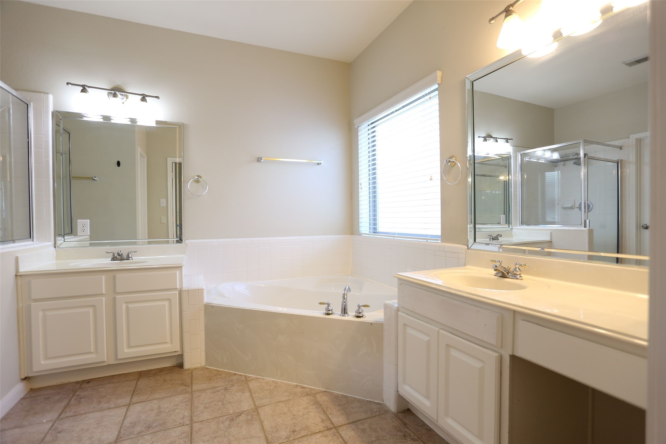 3327 Summerwood Lane Property Photo 19