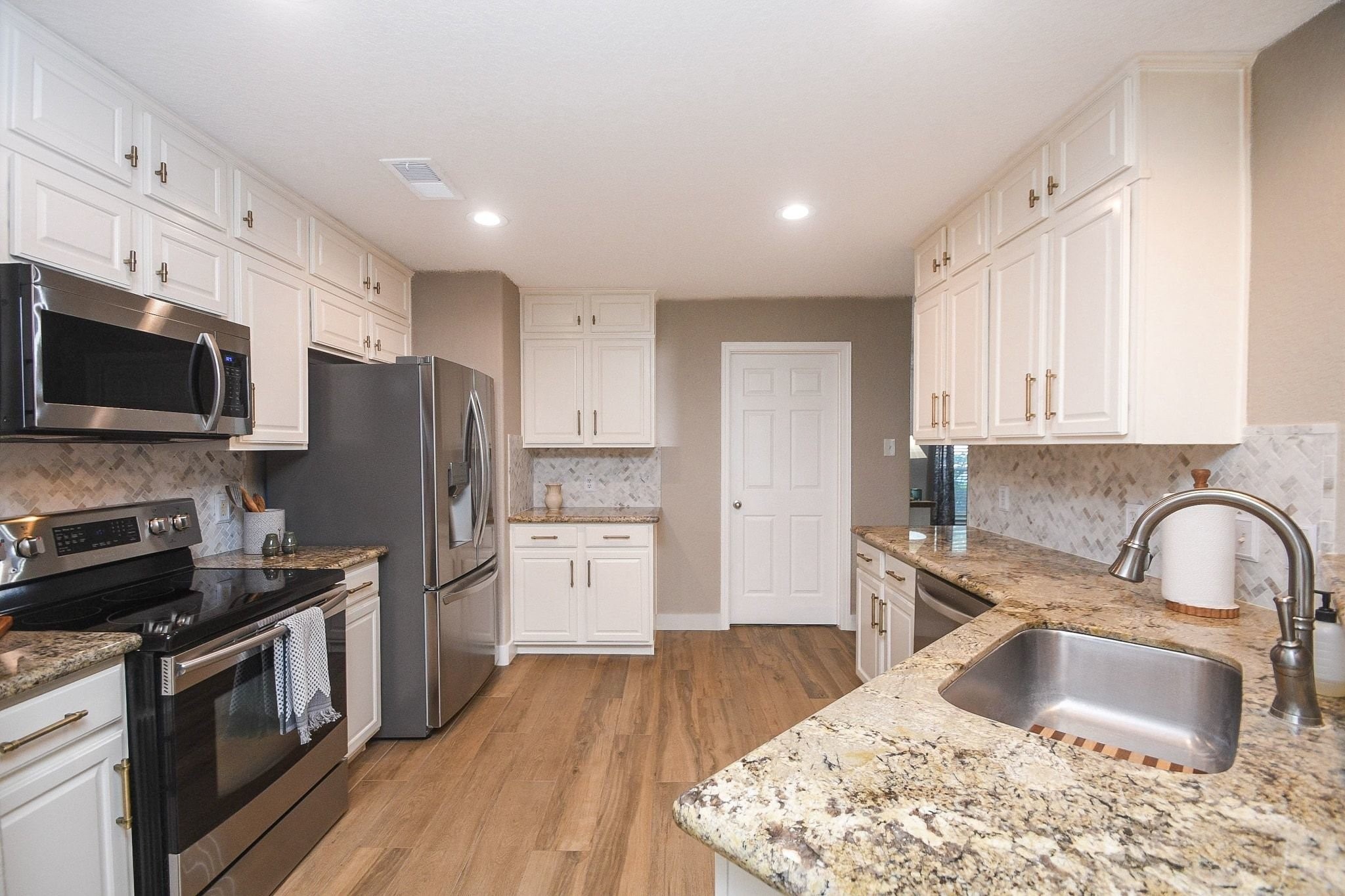 18115 Calcaterra Court Property Photo 6