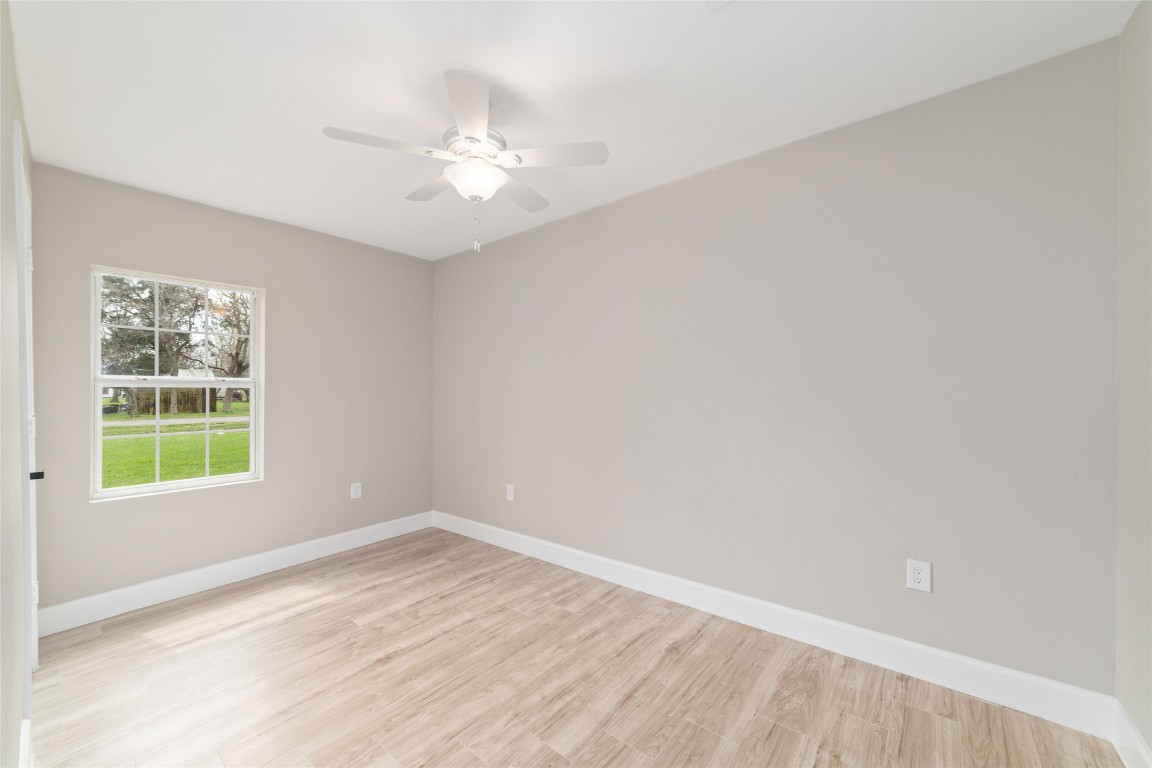 1416 E Avenue B Property Photo 7