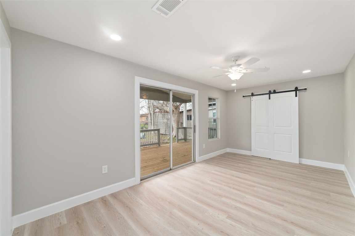 1416 E Avenue B Property Photo 9