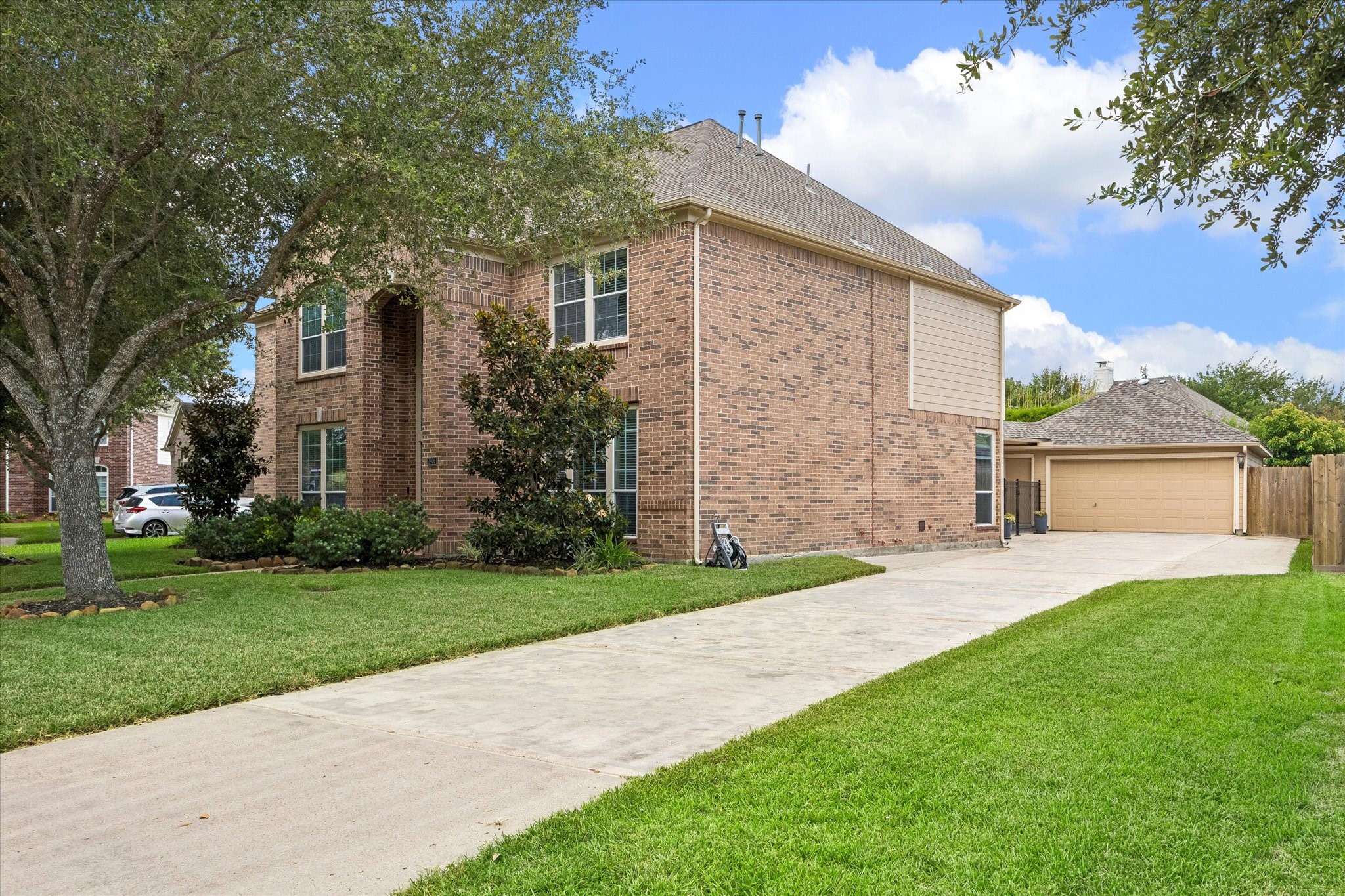 2906 Summer Cape Court Property Photo 2