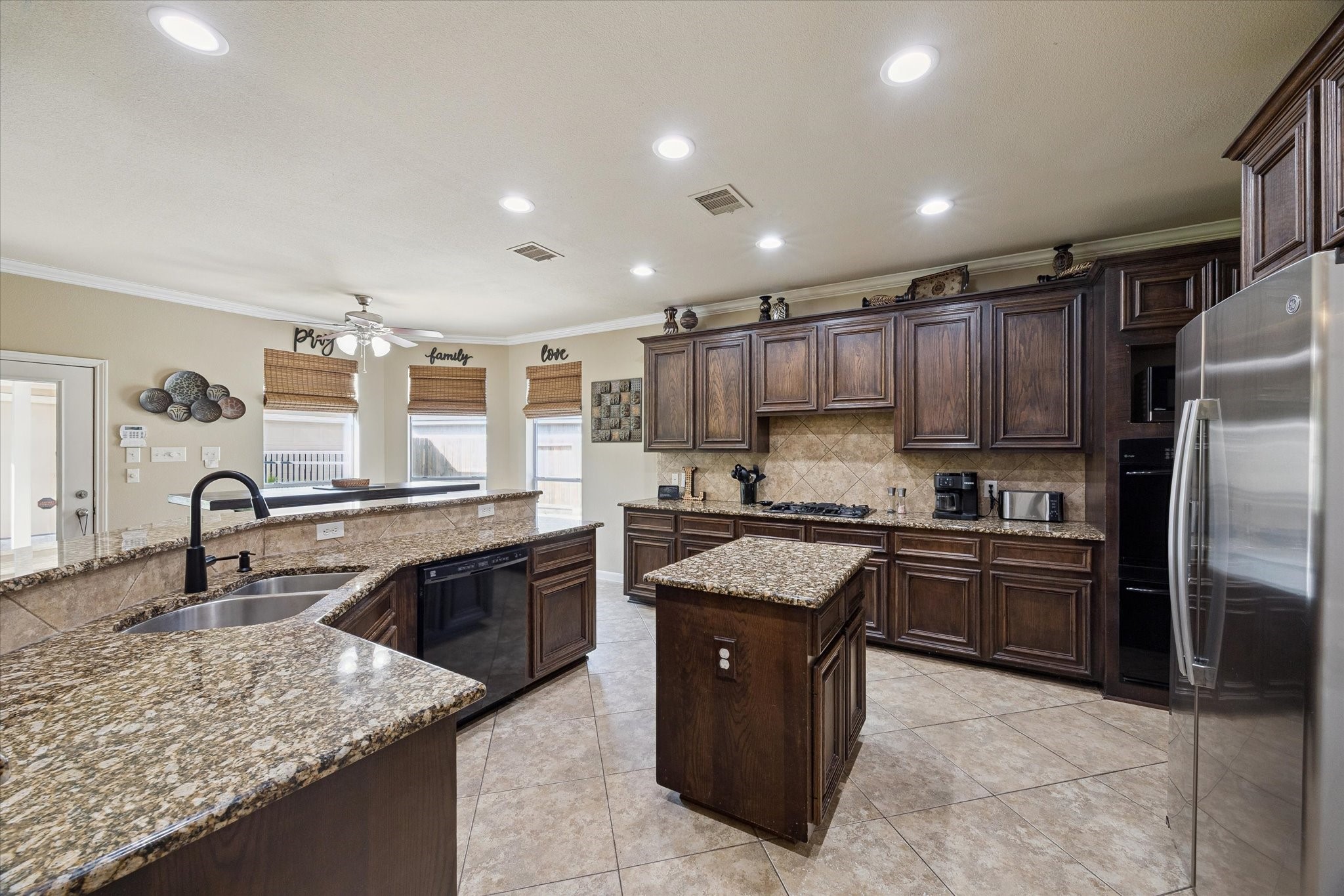 2906 Summer Cape Court Property Photo 14