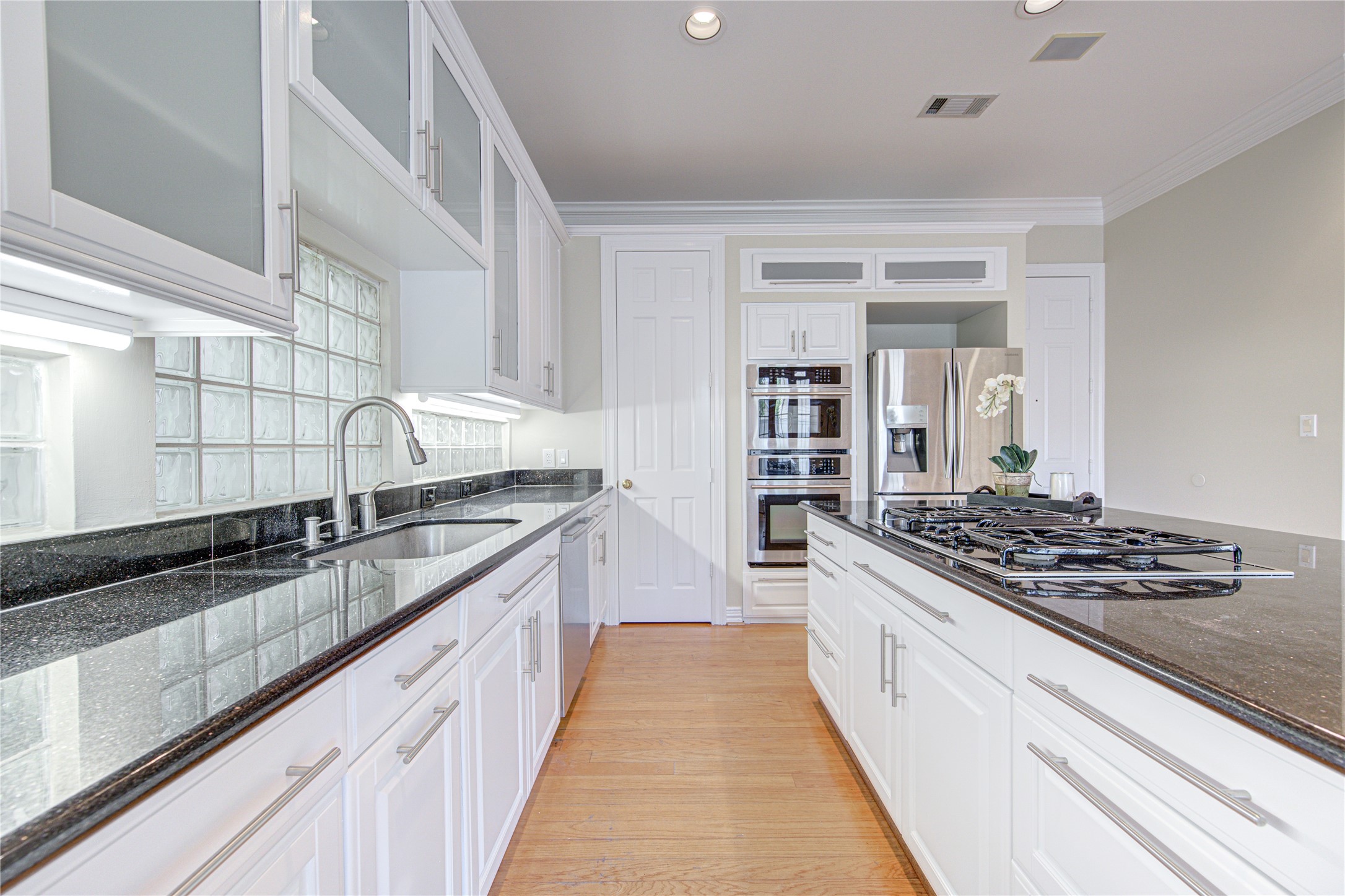 2124 Nantucket Drive A Property Photo 5
