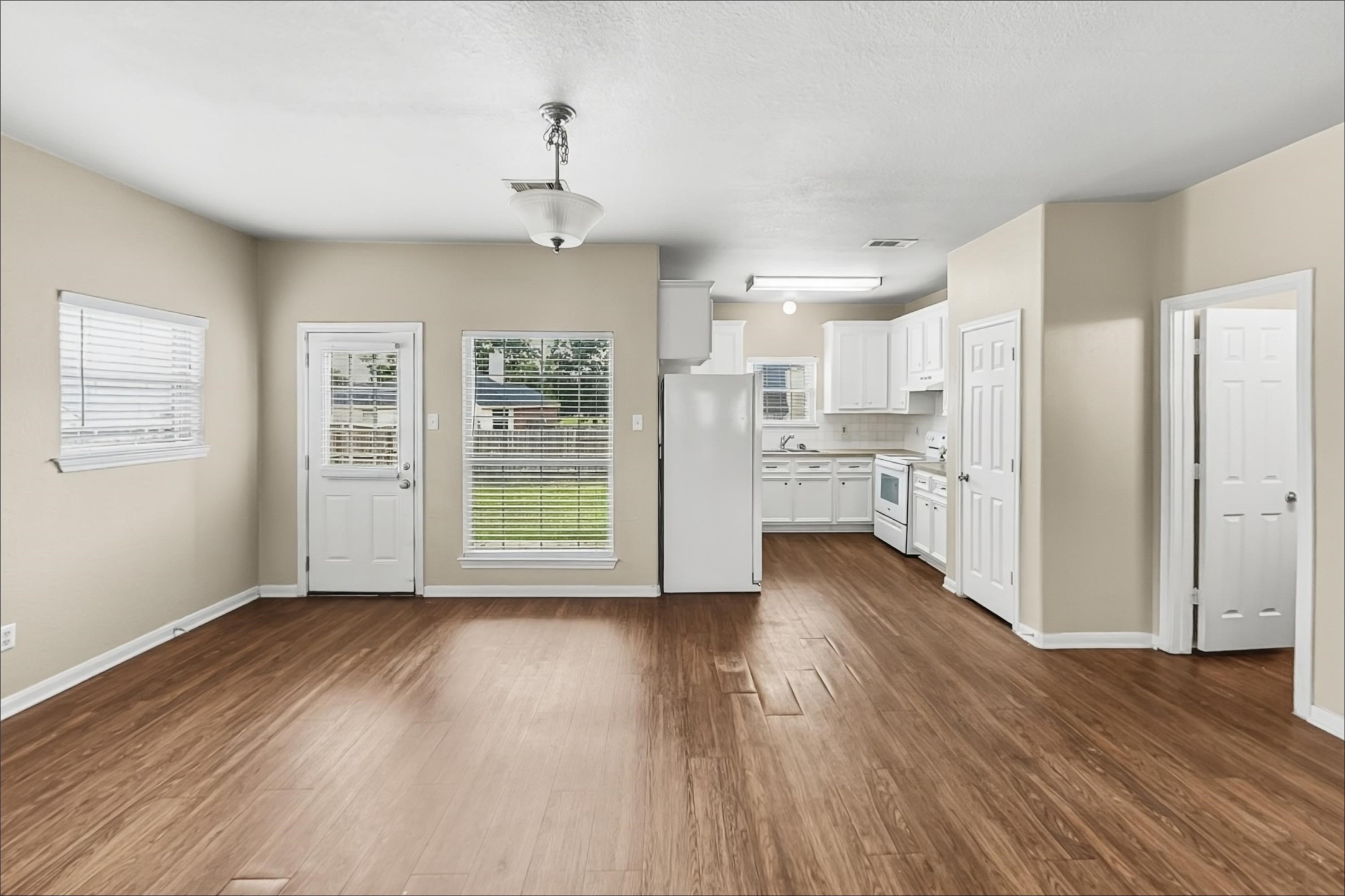13470 Miller Lane Property Photo 4